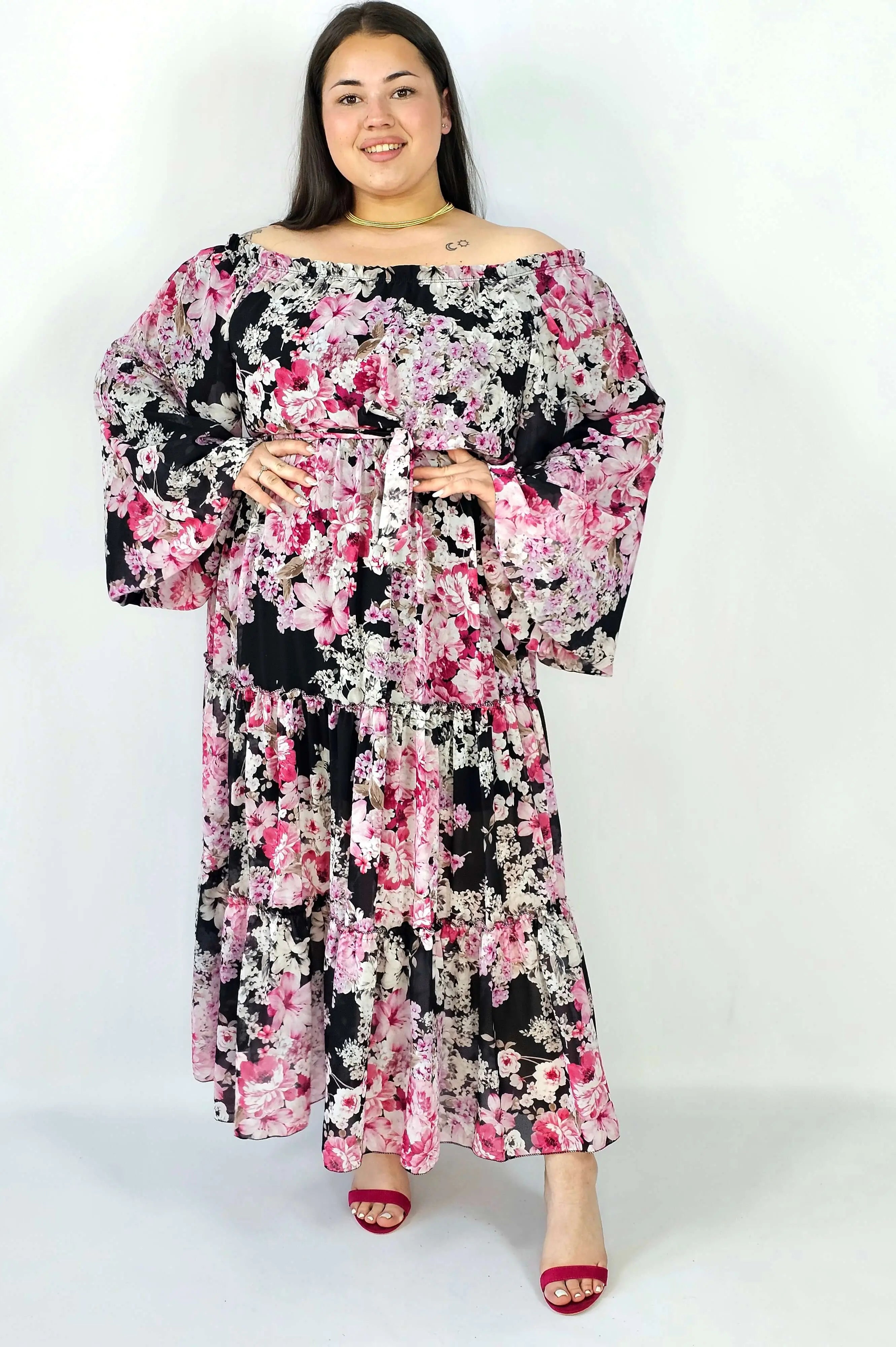 Sukienka plus size maxi w kwiaty z wiązaniem – romantyczna i zwiewna stylizacja XXL Stylowa XL
