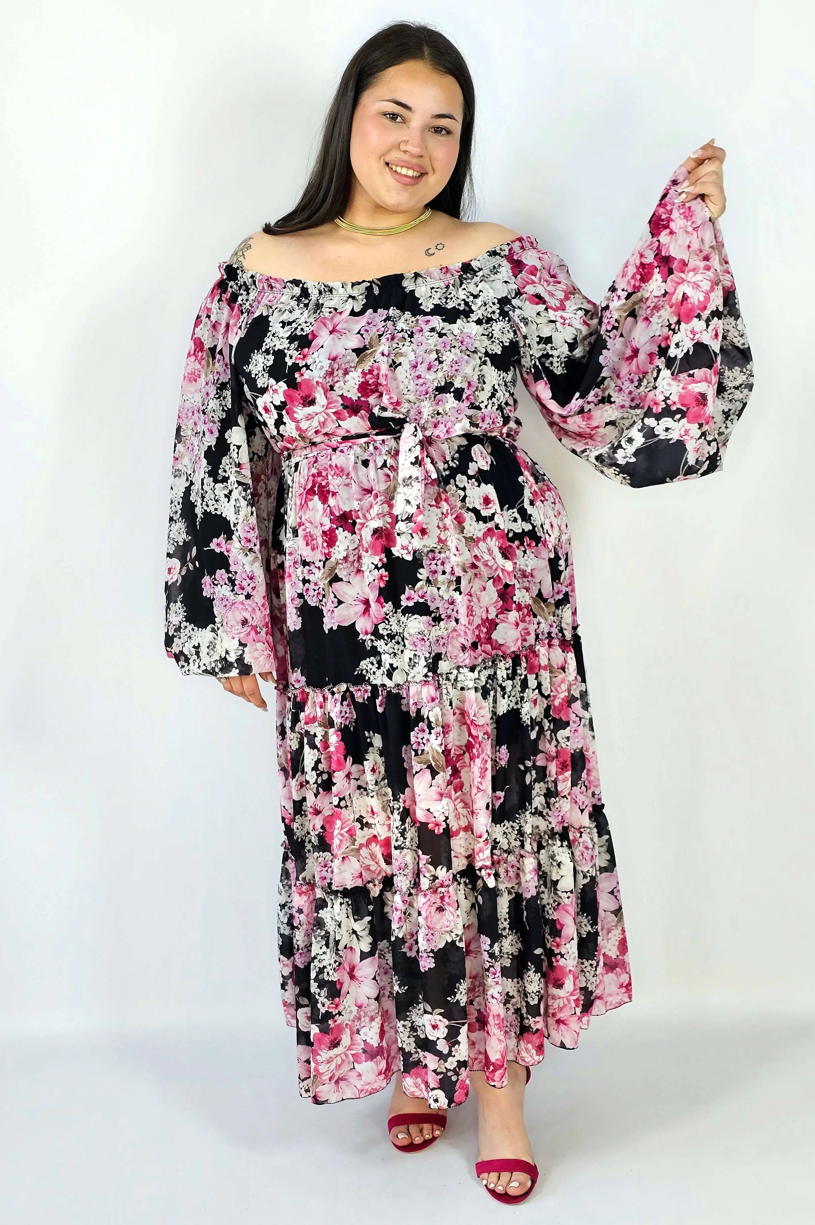 Sukienka plus size maxi w kwiaty z wiązaniem – romantyczna i zwiewna stylizacja XXL Stylowa XL
