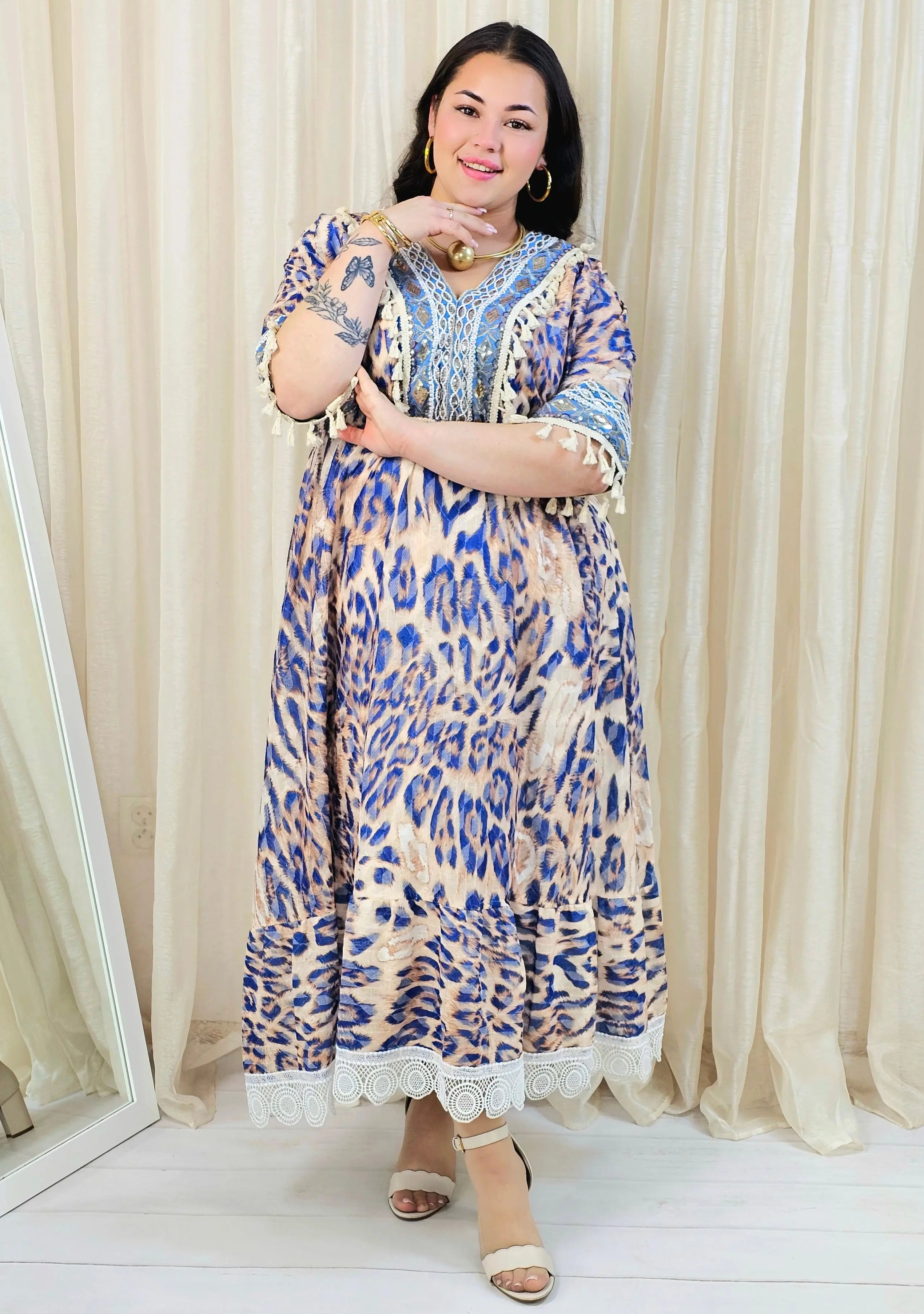 Sukienka plus size maxi z dekoltem V – wzorzysta sukienka damska XXL Stylowa XL