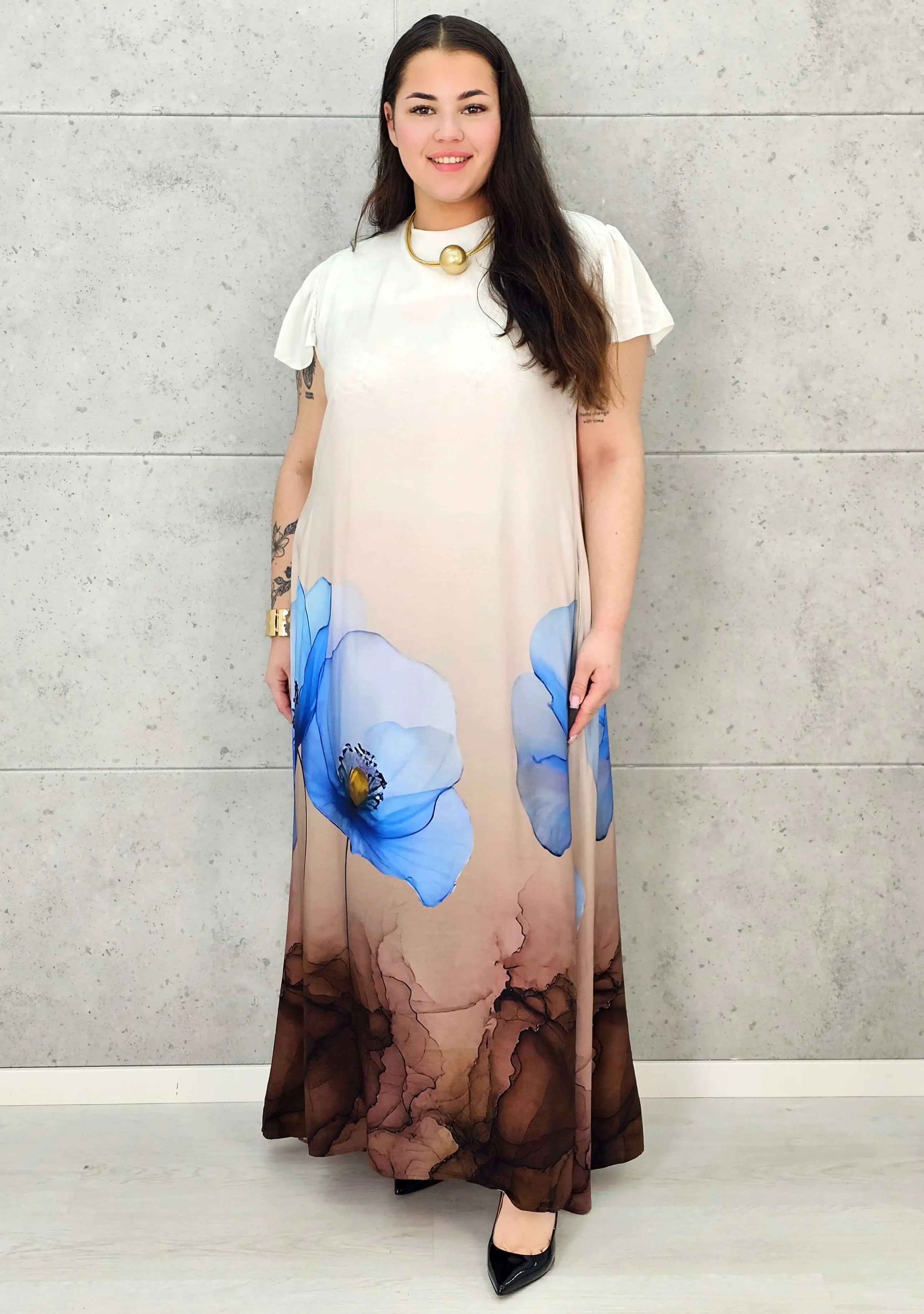 Sukienka plus size maxi z malarskim dołem – elegancka propozycja XXL Stylowa XL