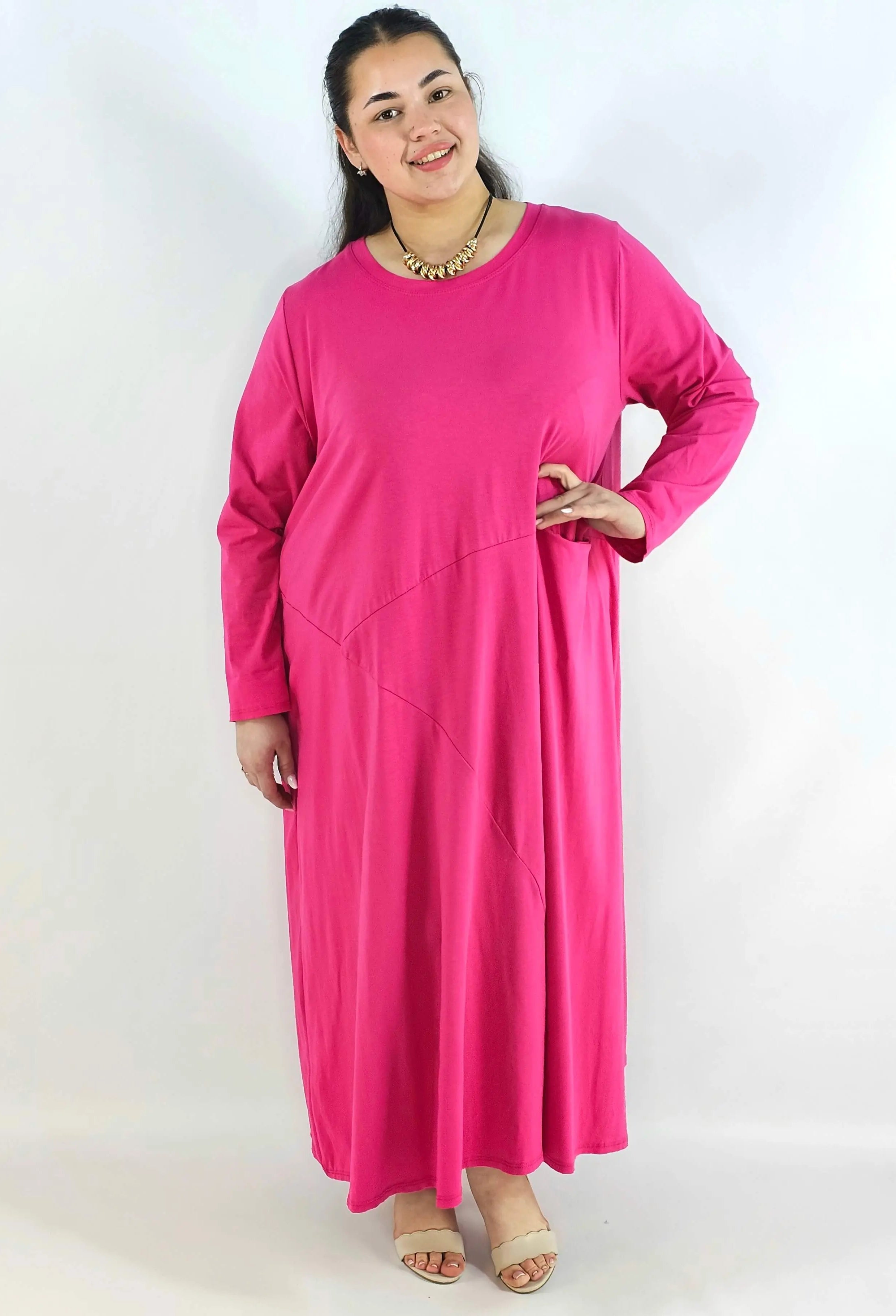 Sukienka plus size maxi z rękawem 3/4 i asymetrycznymi przeszyciami Stylowa XL