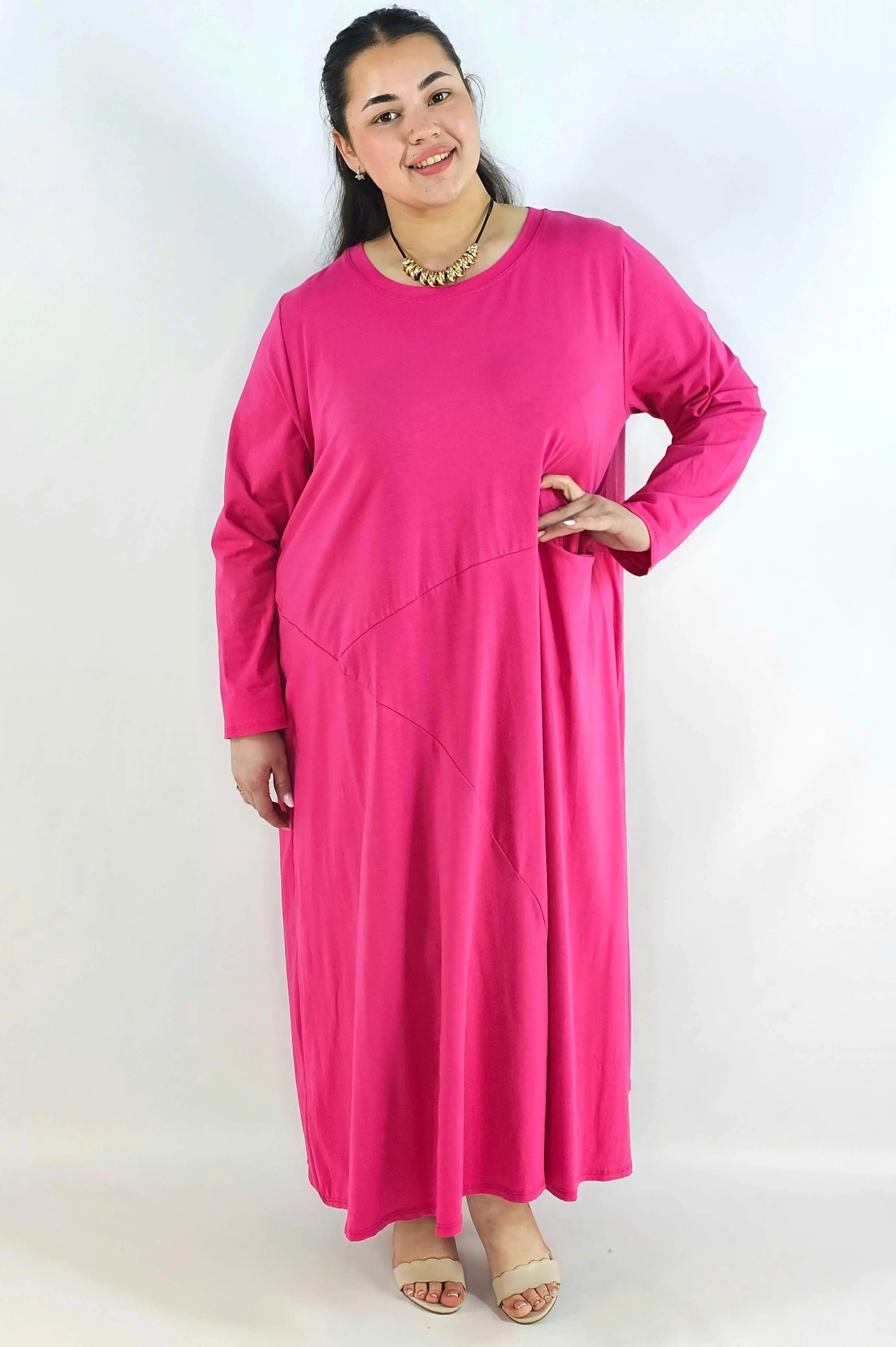 Sukienka plus size maxi z rękawem 3/4 i asymetrycznymi przeszyciami Stylowa XL