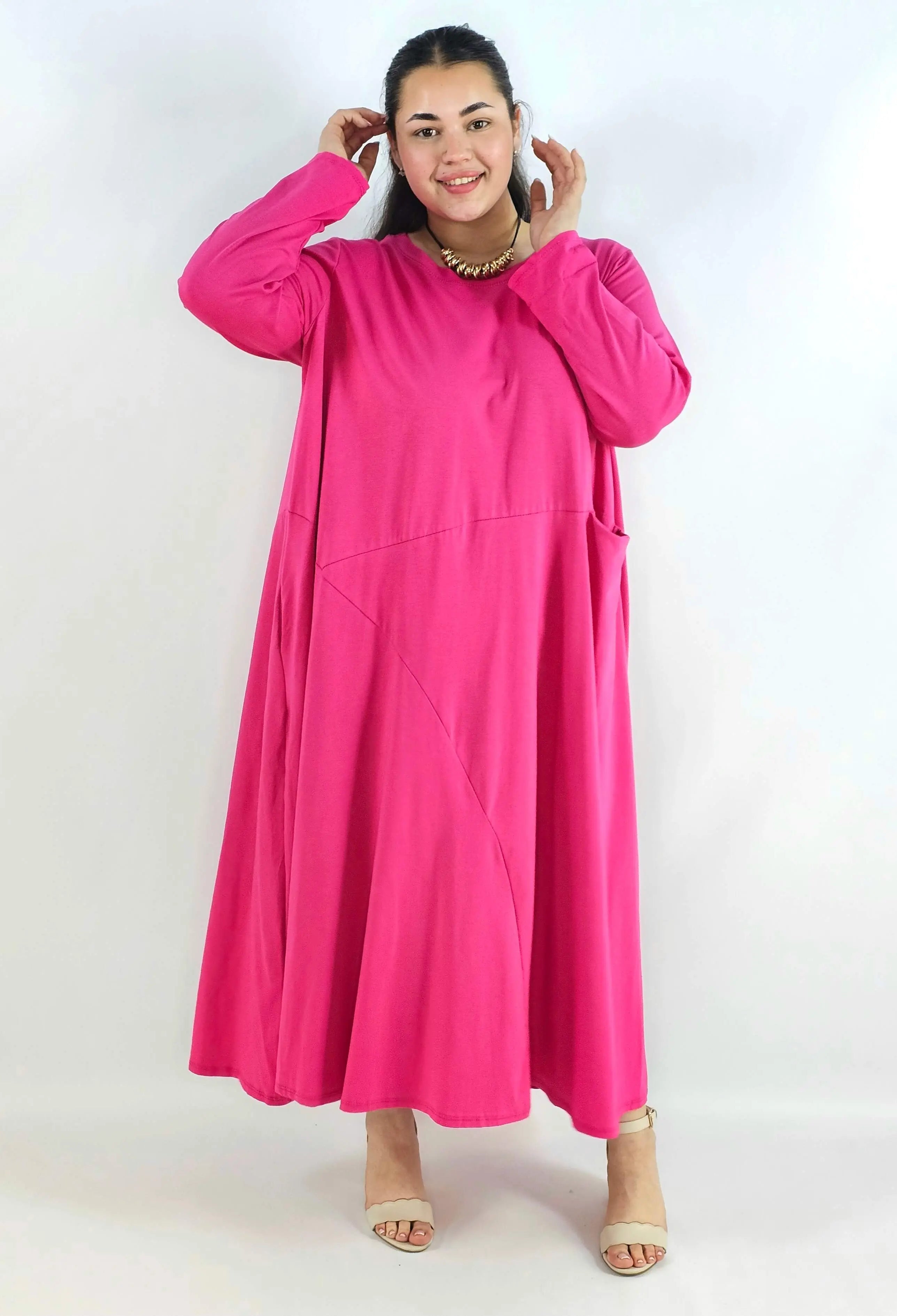 Sukienka plus size maxi z rękawem 3/4 i asymetrycznymi przeszyciami Stylowa XL