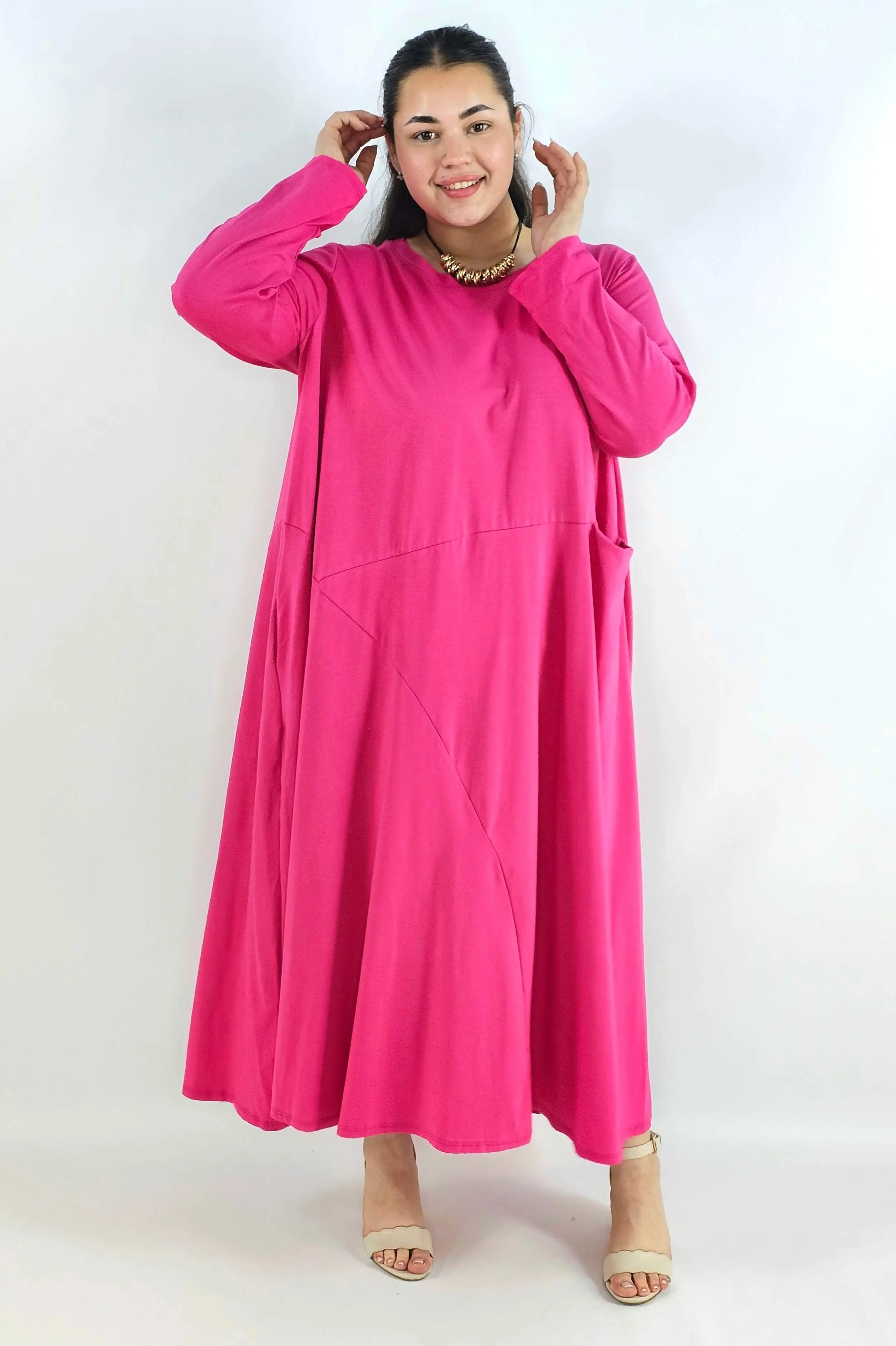 Sukienka plus size maxi z rękawem 3/4 i asymetrycznymi przeszyciami Stylowa XL