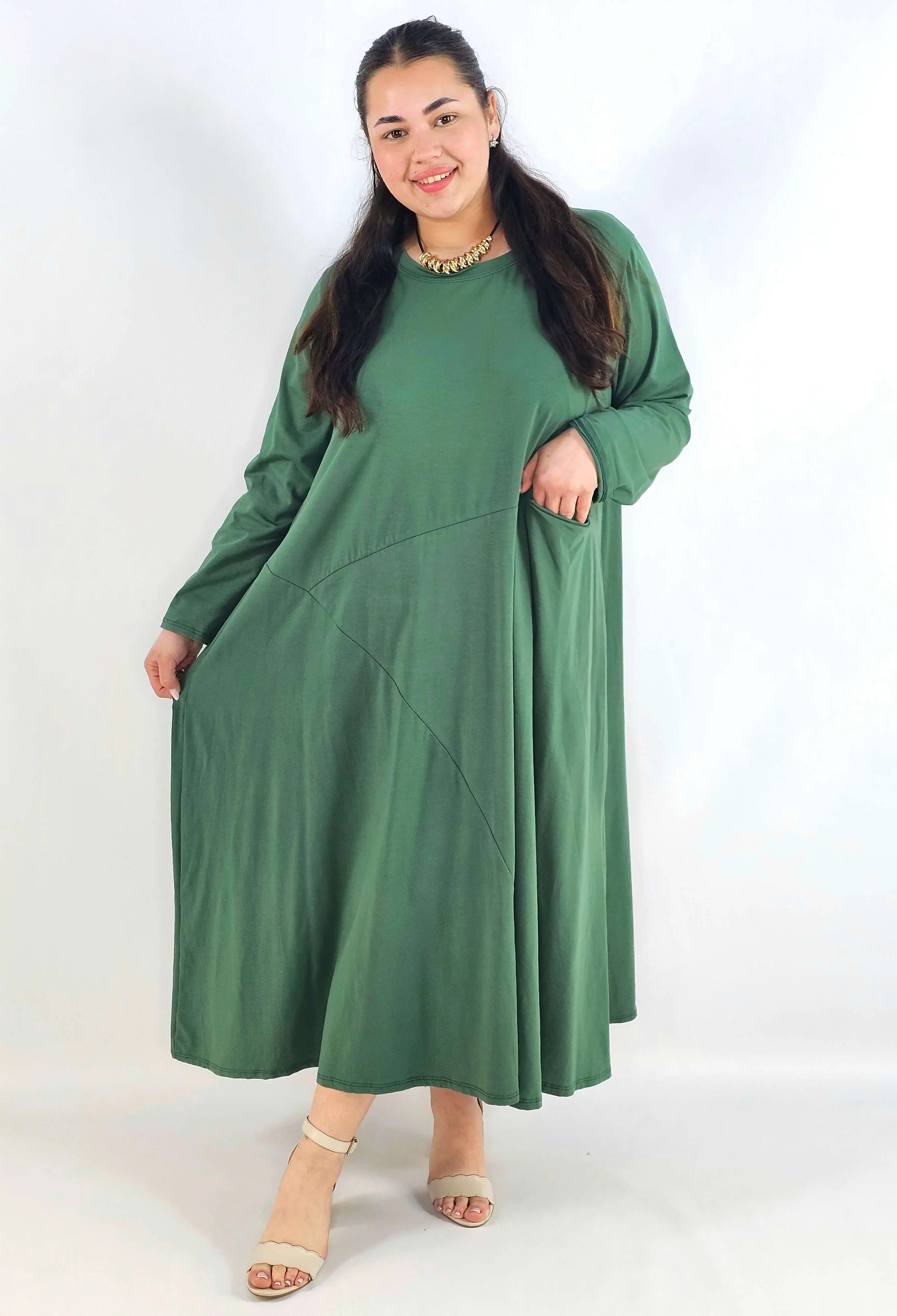 Sukienka plus size maxi z rękawem 3/4 i asymetrycznymi przeszyciami Stylowa XL