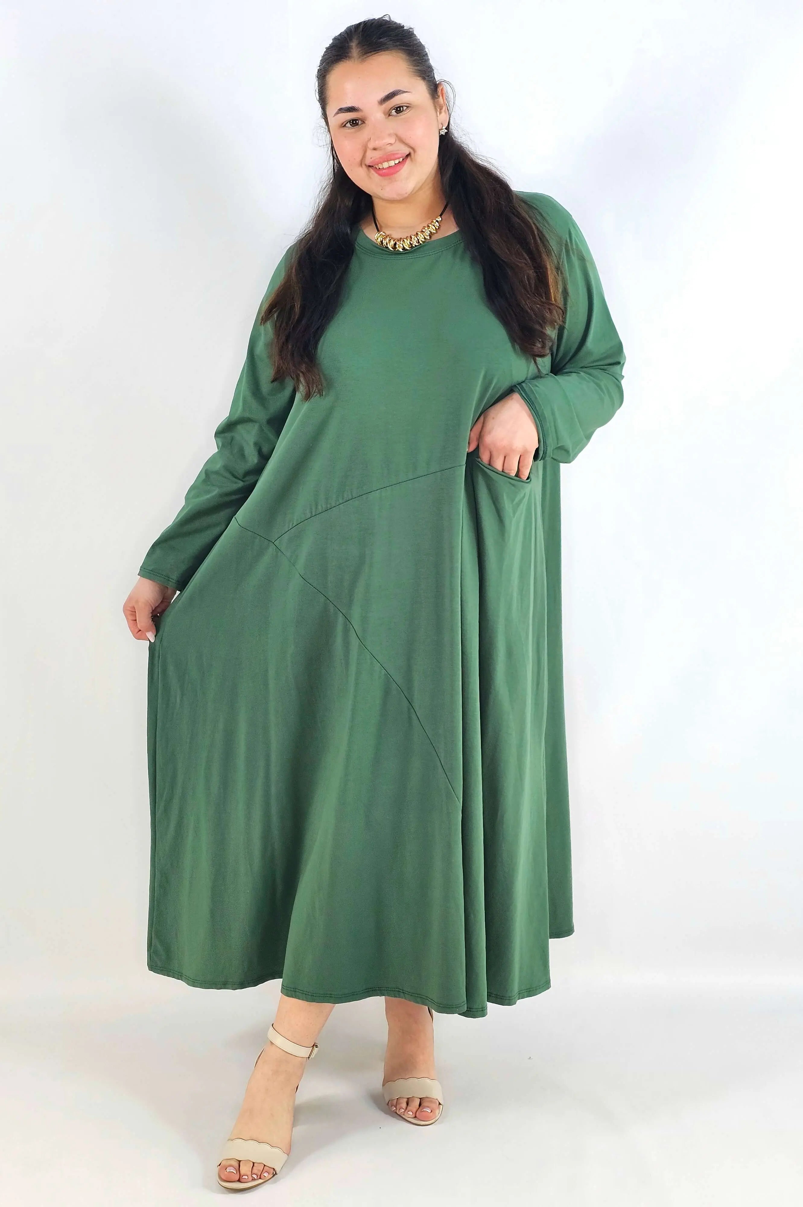 Sukienka plus size maxi z rękawem 3/4 i asymetrycznymi przeszyciami Stylowa XL