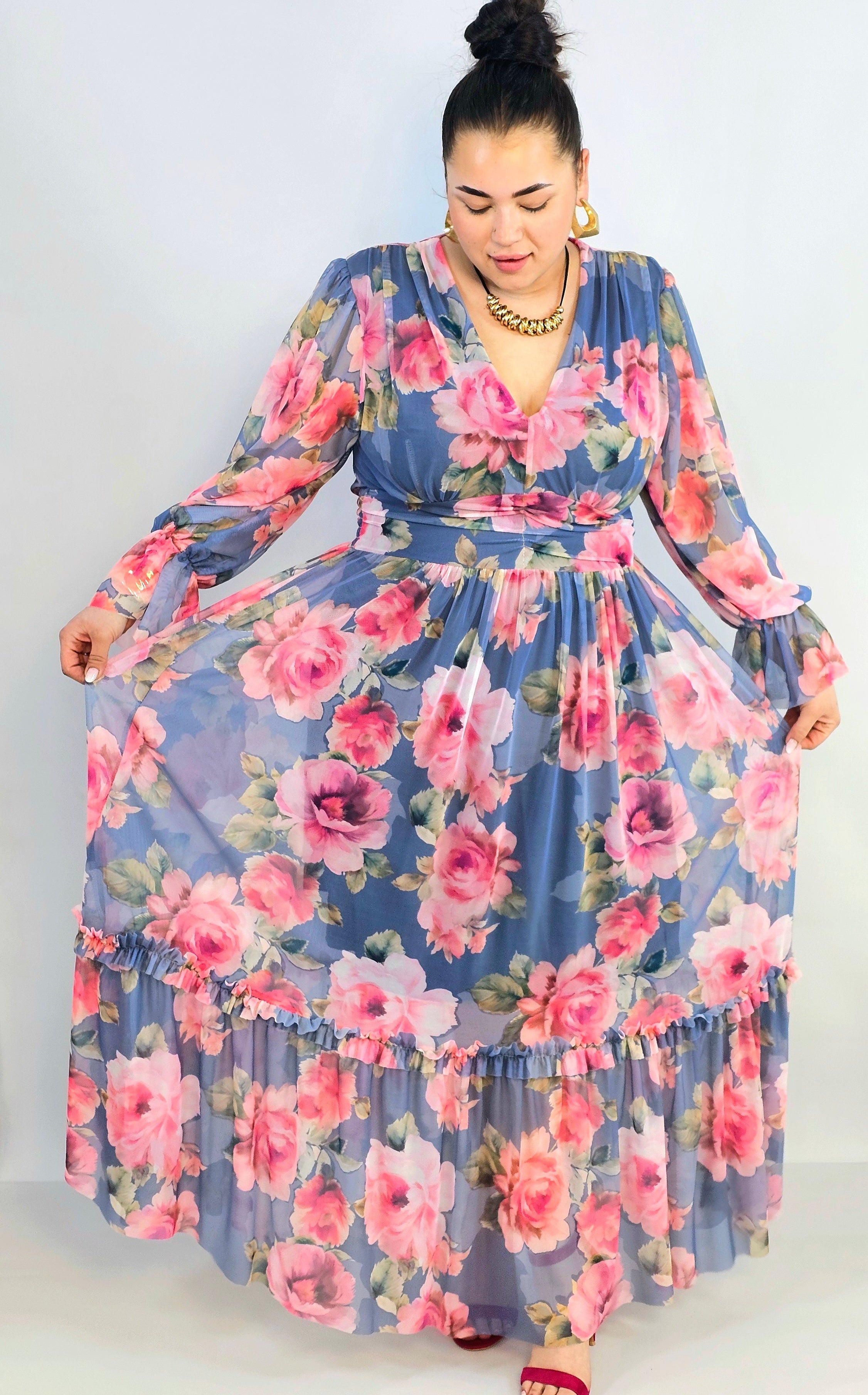 Sukienka plus size midi w kwiatowy print – elegancka i zwiewna propozycja dla kobiet XXL Stylowa XL