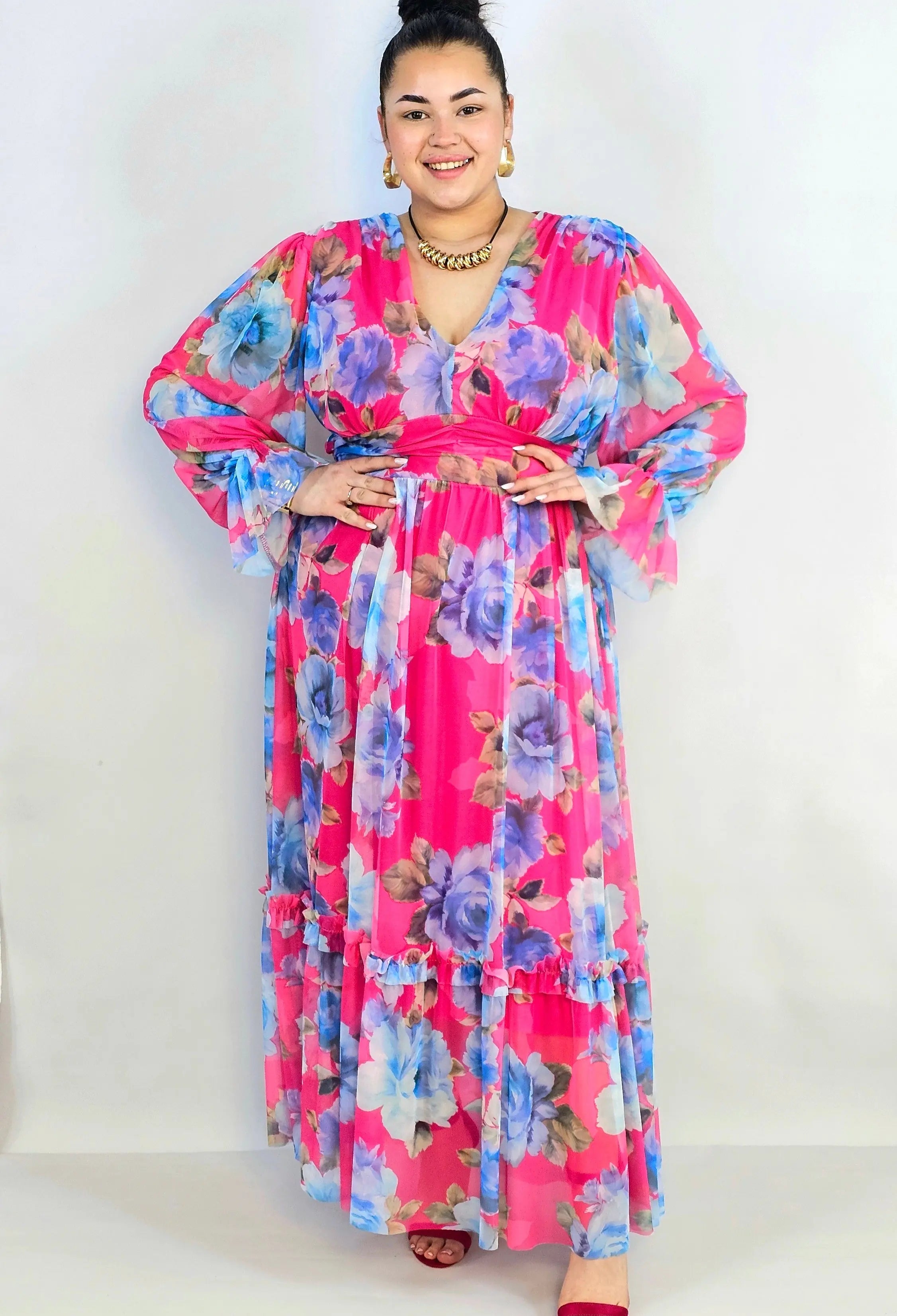 Sukienka plus size midi w kwiatowy print – elegancka i zwiewna propozycja dla kobiet XXL Stylowa XL