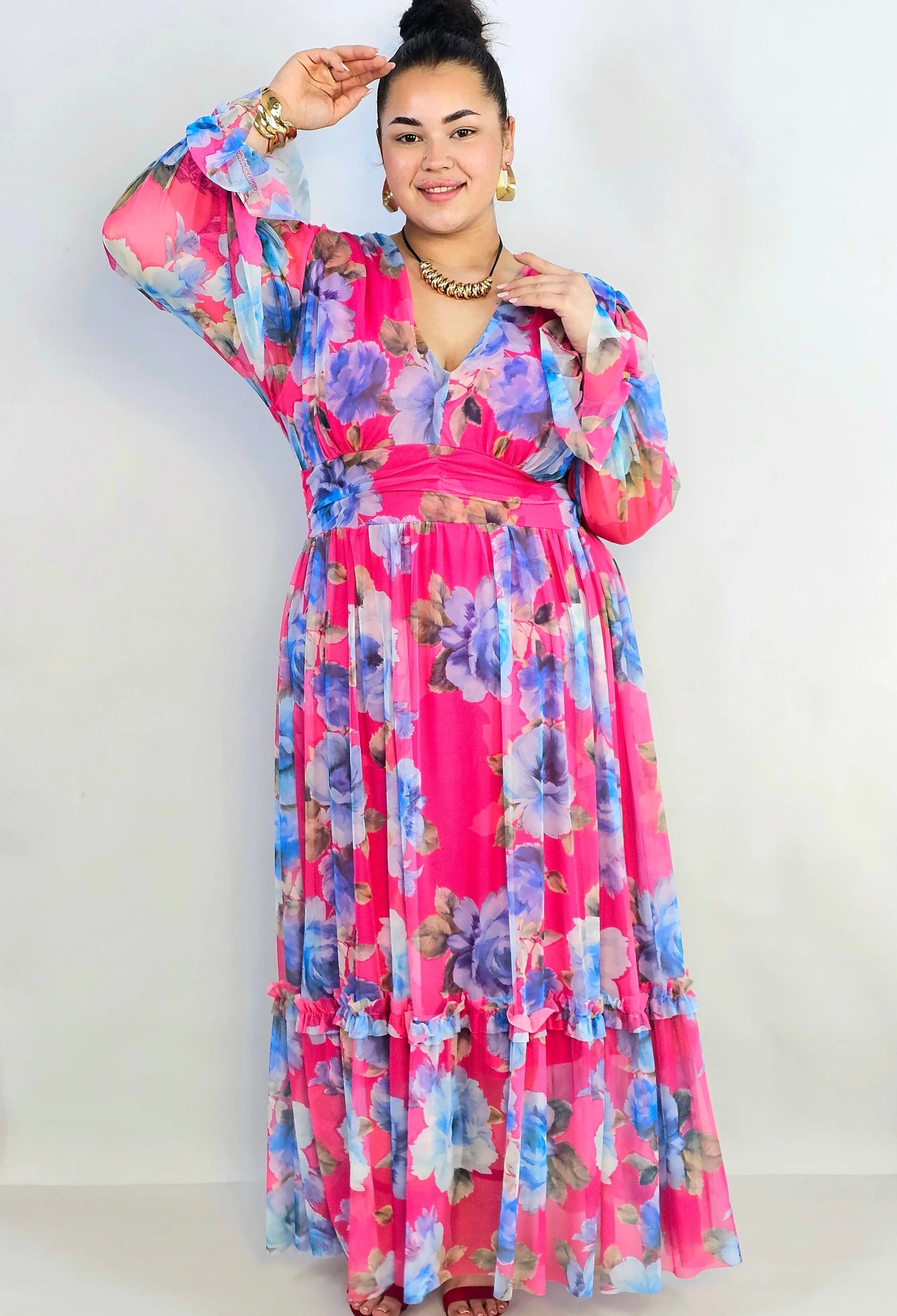 Sukienka plus size midi w kwiatowy print – elegancka i zwiewna propozycja dla kobiet XXL Stylowa XL