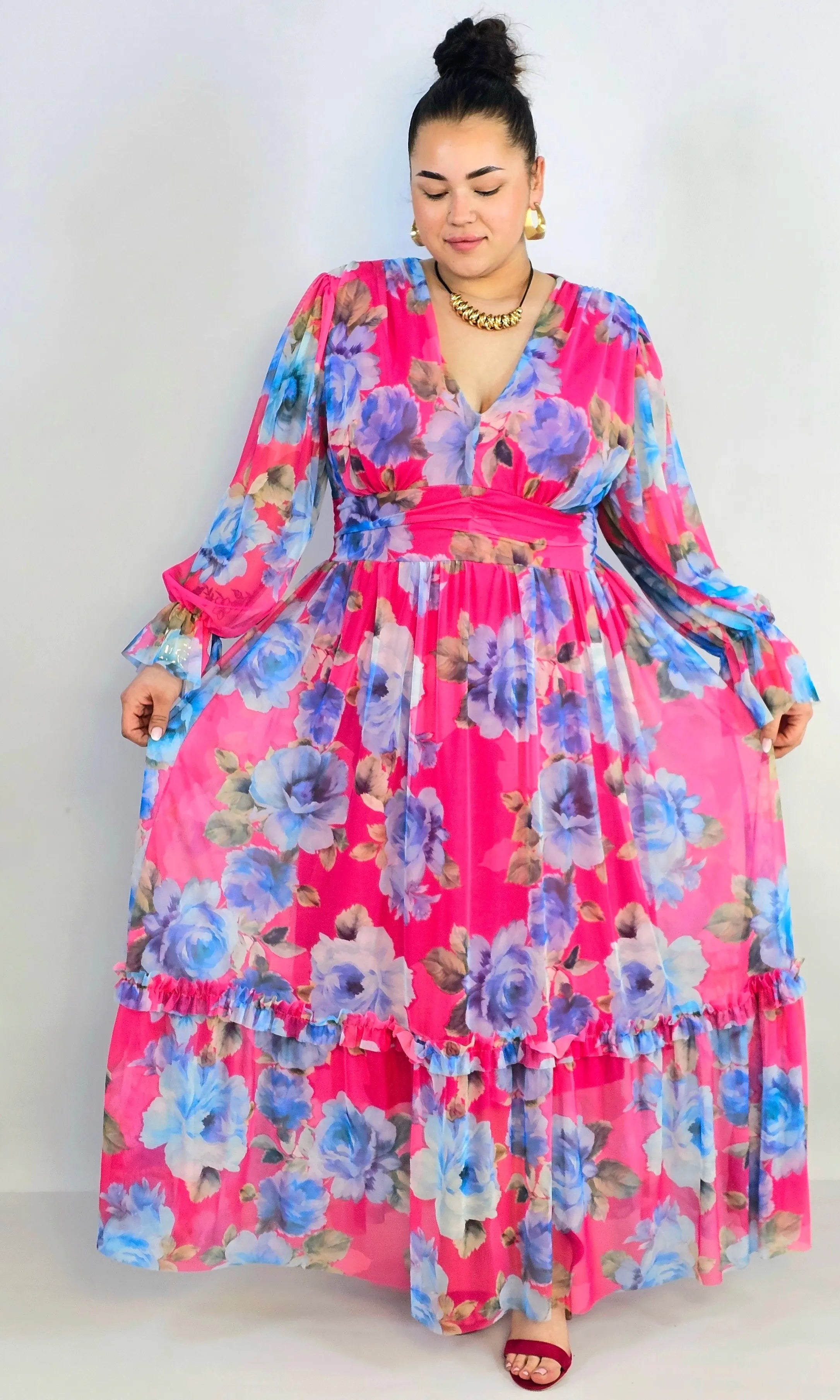 Sukienka plus size midi w kwiatowy print – elegancka i zwiewna propozycja dla kobiet XXL Stylowa XL