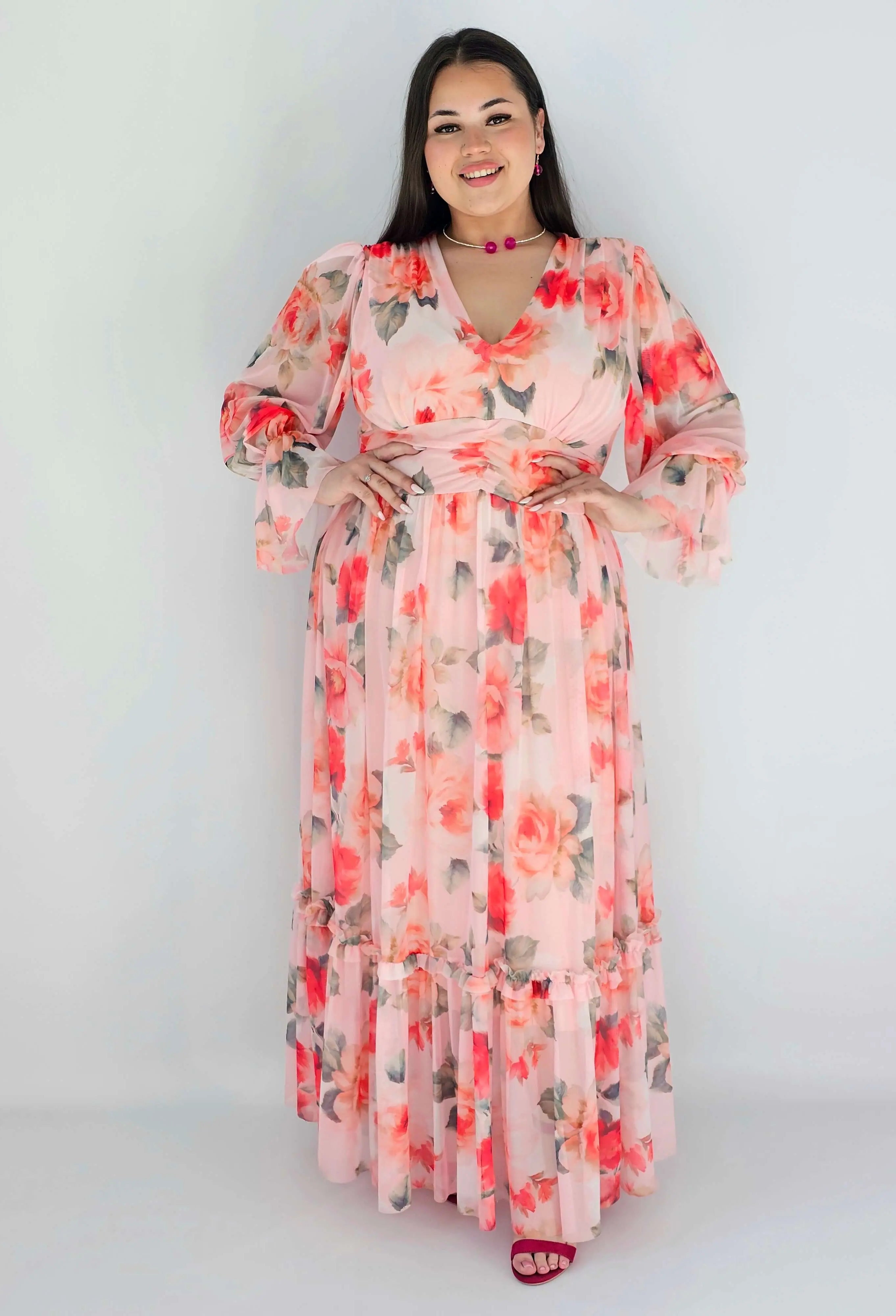 Sukienka plus size midi w kwiatowy print – elegancka i zwiewna propozycja dla kobiet XXL Stylowa XL