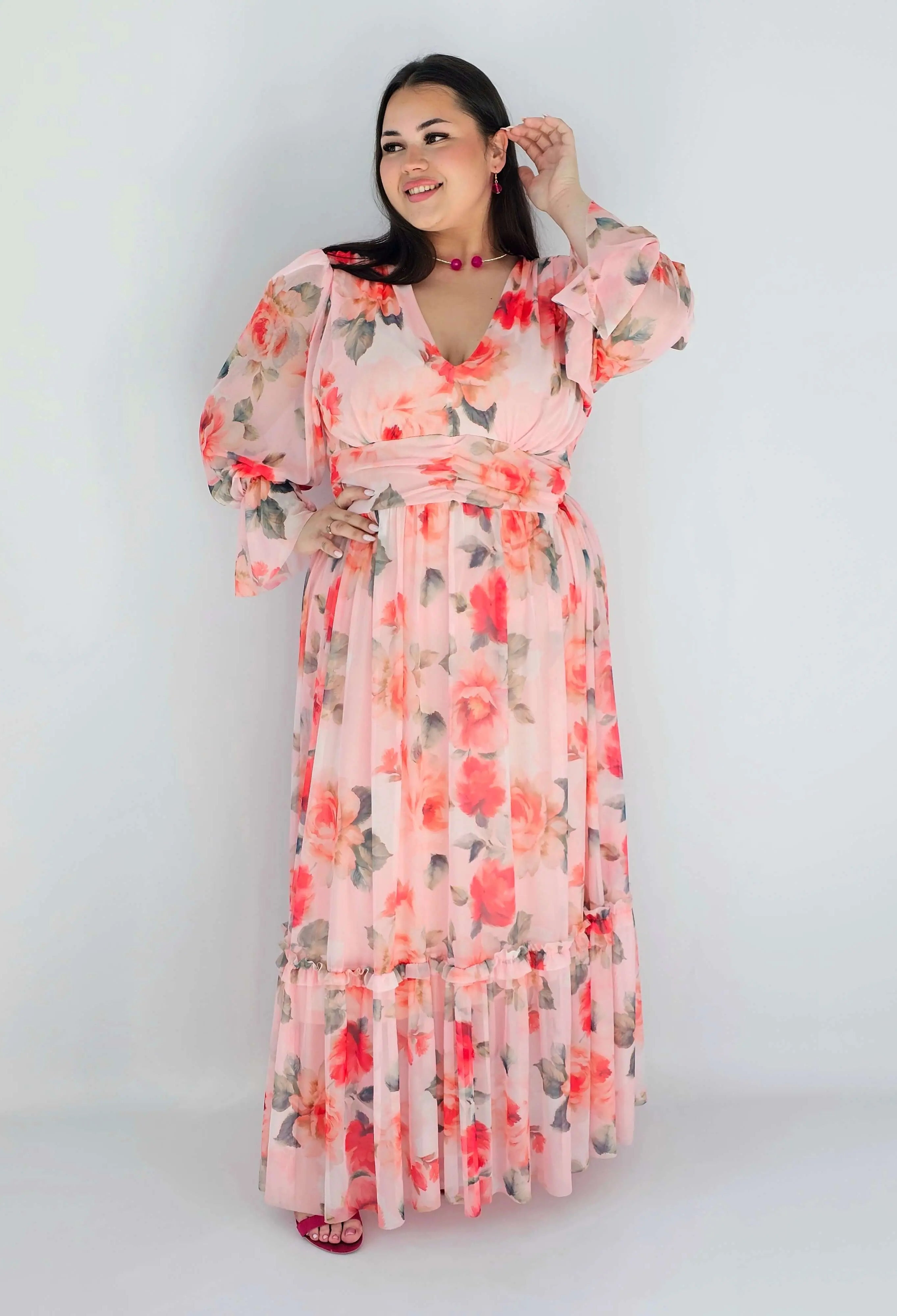 Sukienka plus size midi w kwiatowy print – elegancka i zwiewna propozycja dla kobiet XXL Stylowa XL