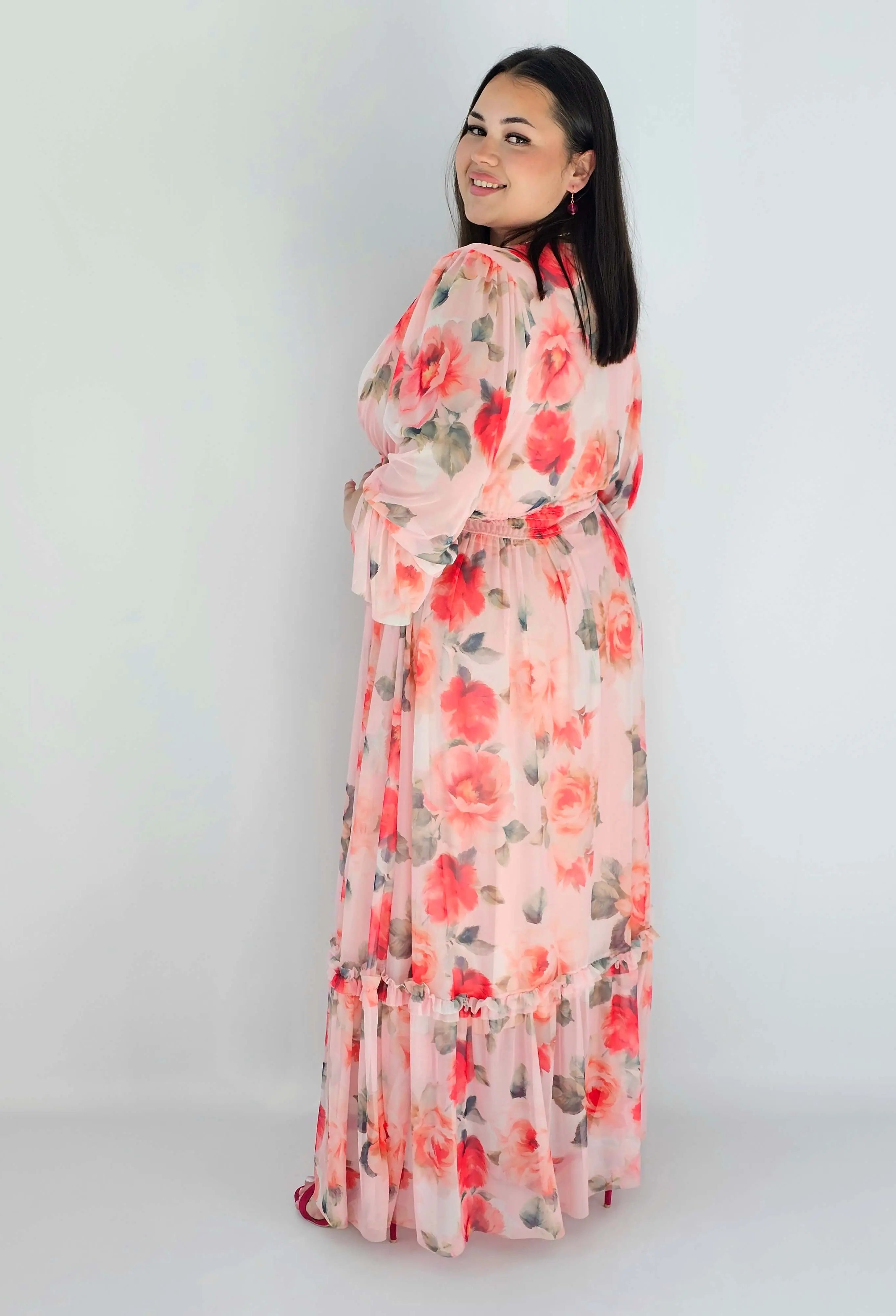 Sukienka plus size midi w kwiatowy print – elegancka i zwiewna propozycja dla kobiet XXL Stylowa XL