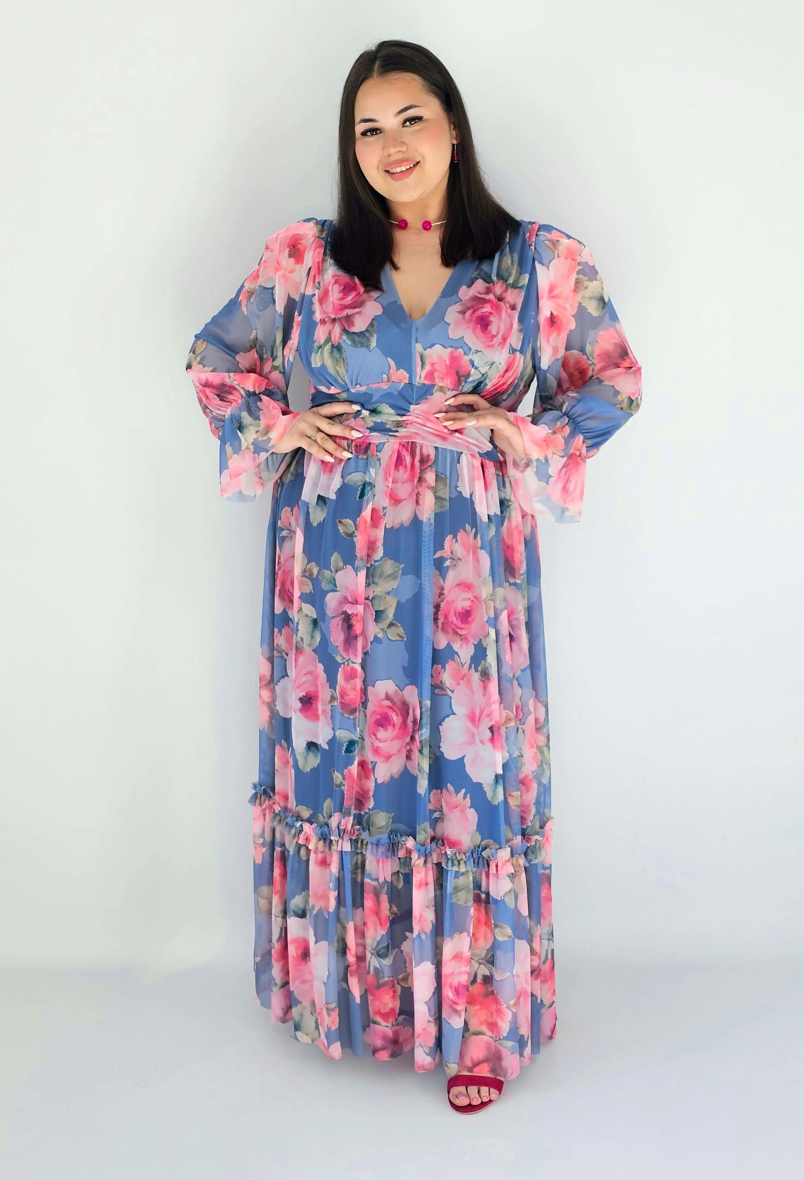 Sukienka plus size midi w kwiatowy print – elegancka i zwiewna propozycja dla kobiet XXL Stylowa XL