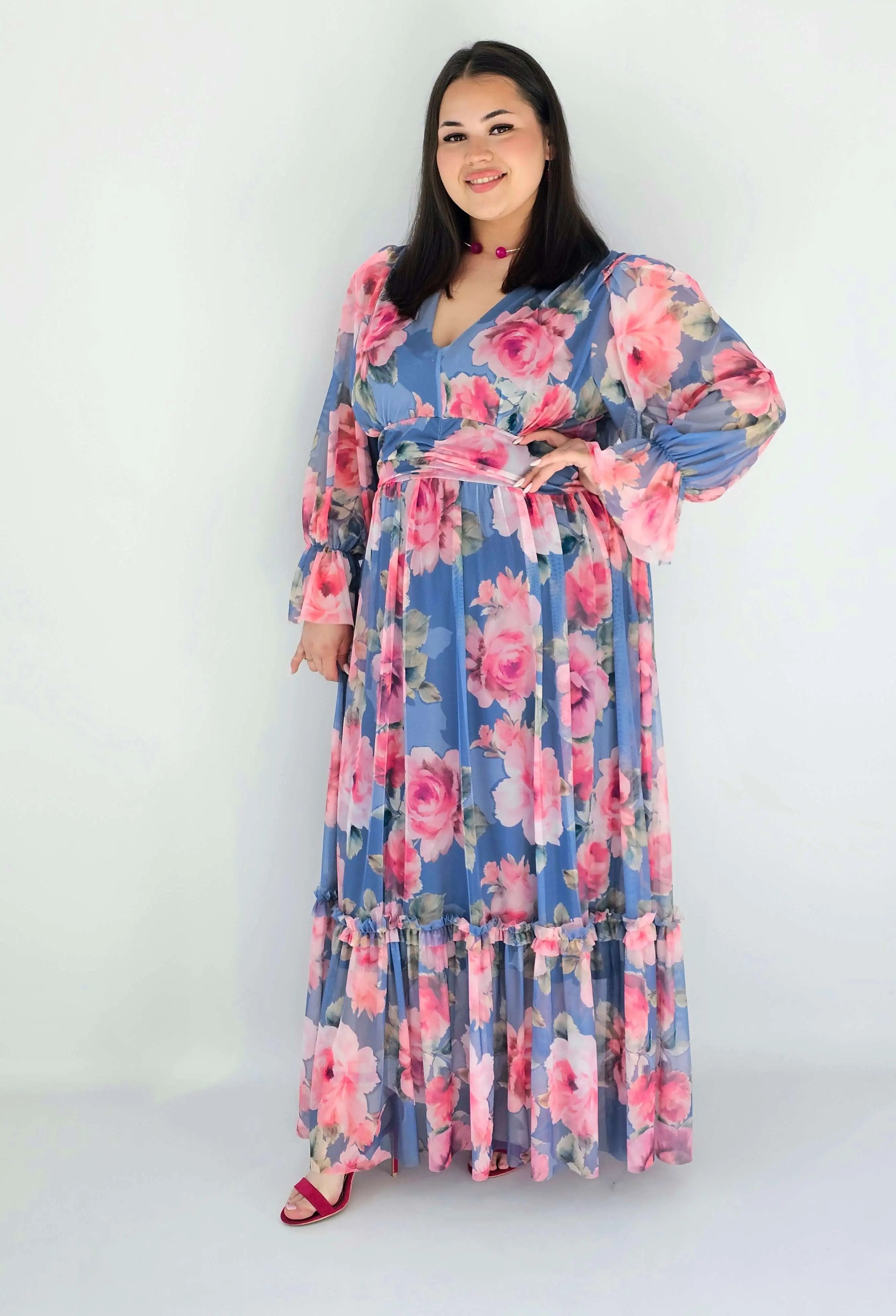 Sukienka plus size midi w kwiatowy print – elegancka i zwiewna propozycja dla kobiet XXL Stylowa XL
