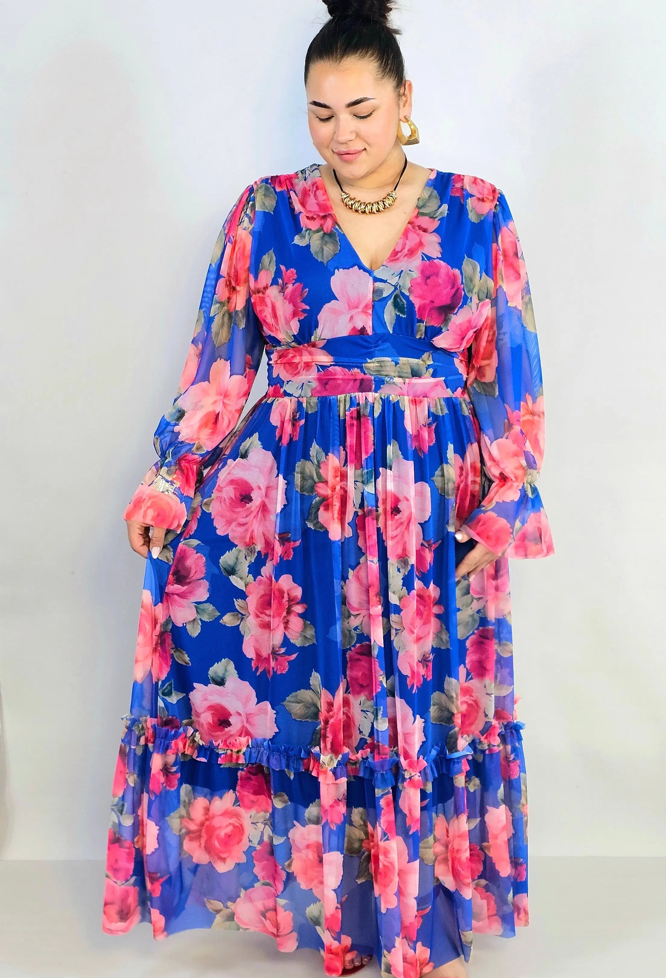 Sukienka plus size midi w kwiatowy print – elegancka i zwiewna propozycja dla kobiet XXL Stylowa XL