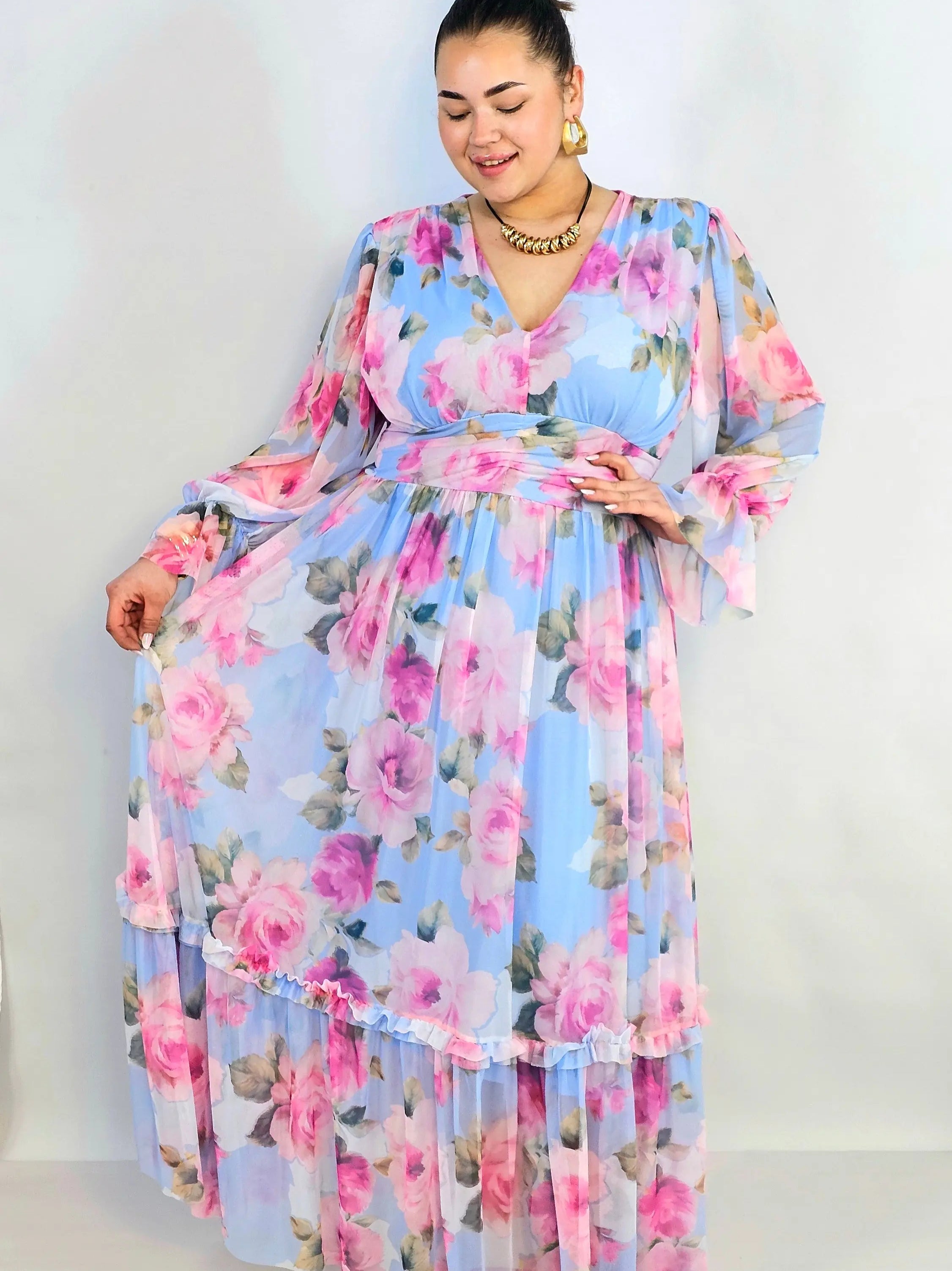 Sukienka plus size midi w kwiatowy print – elegancka i zwiewna propozycja dla kobiet XXL Stylowa XL