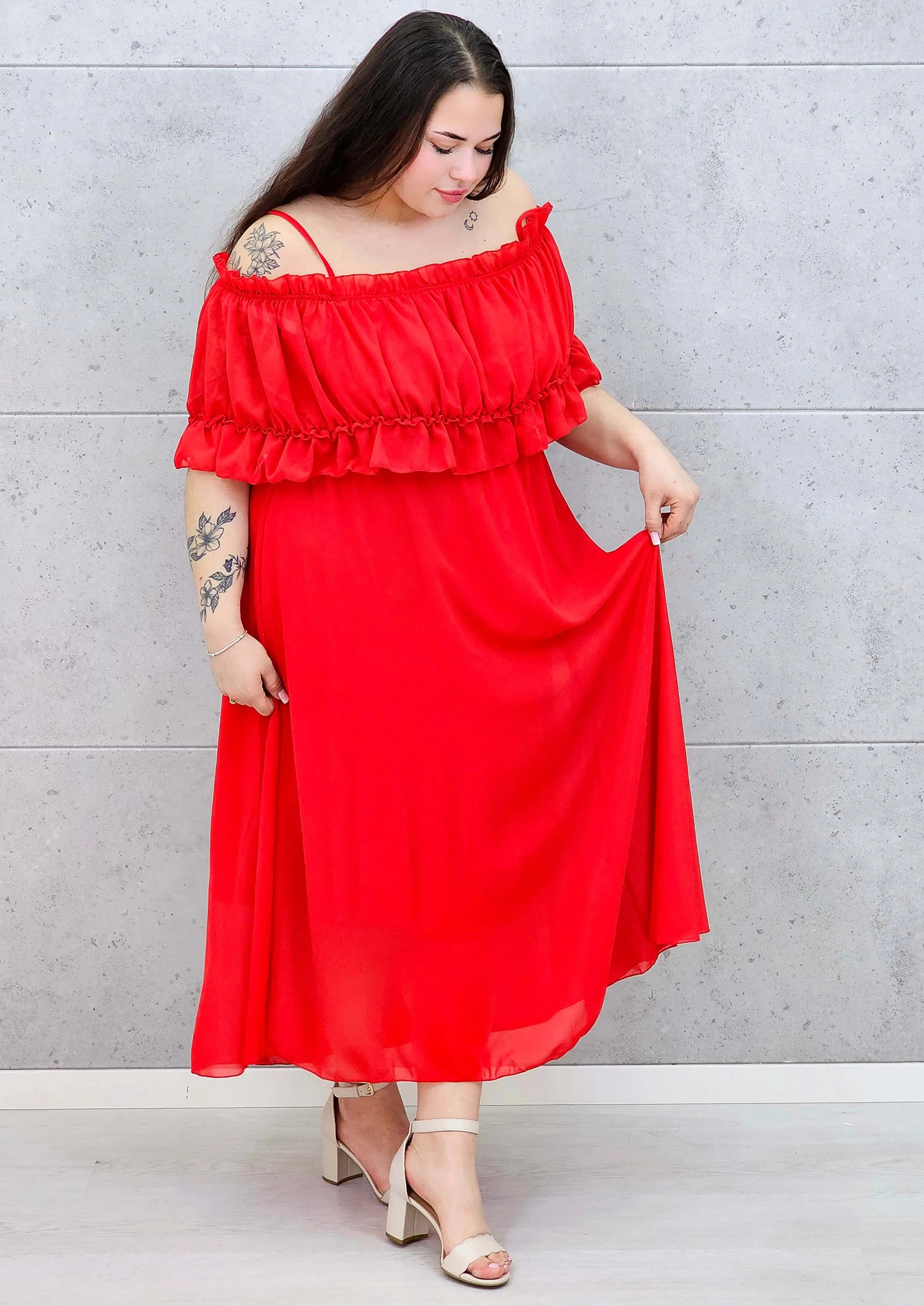 Sukienka plus size midi z falbaną i ramiączkami Stylowa XL