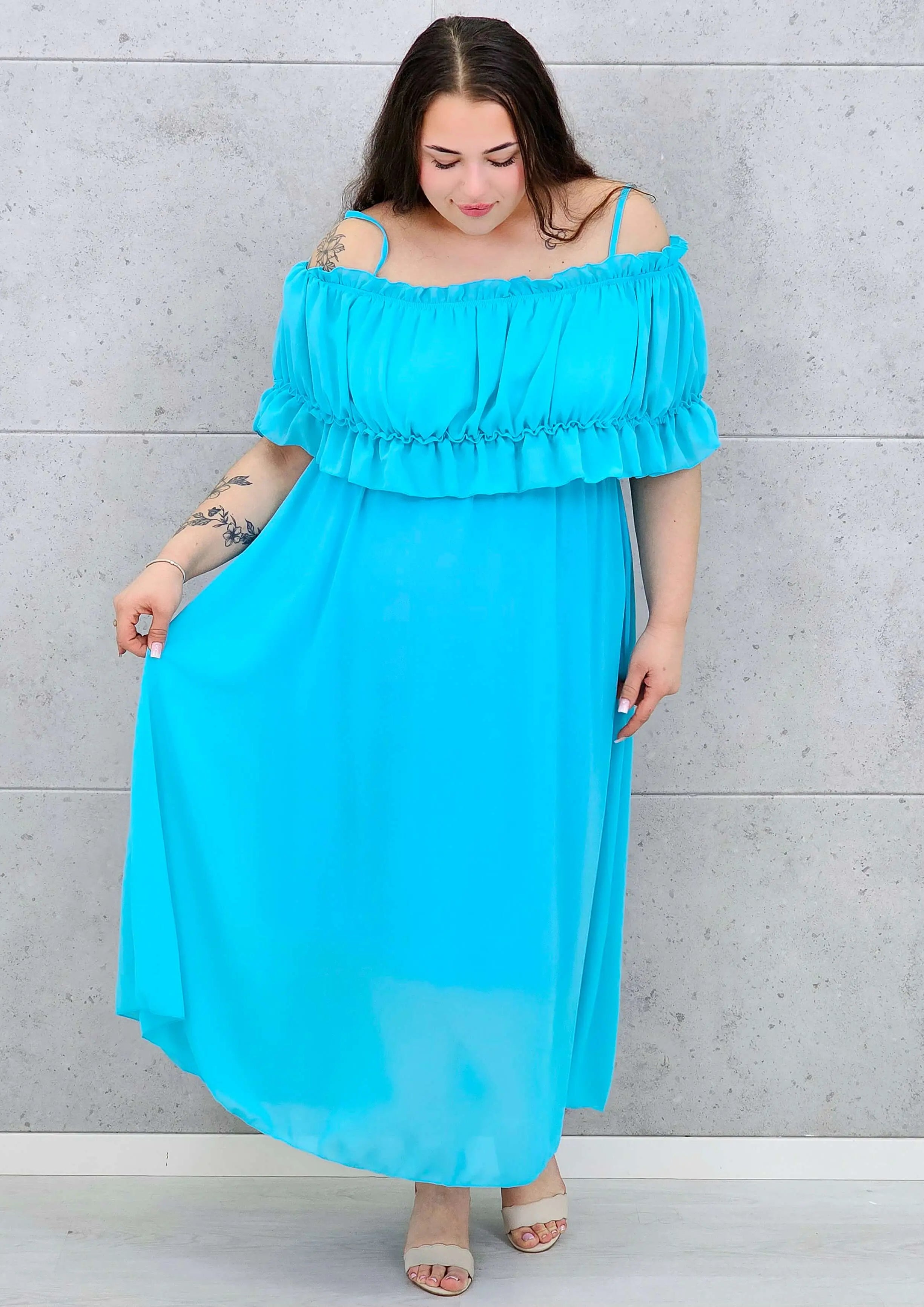 Sukienka plus size midi z falbaną i ramiączkami Stylowa XL