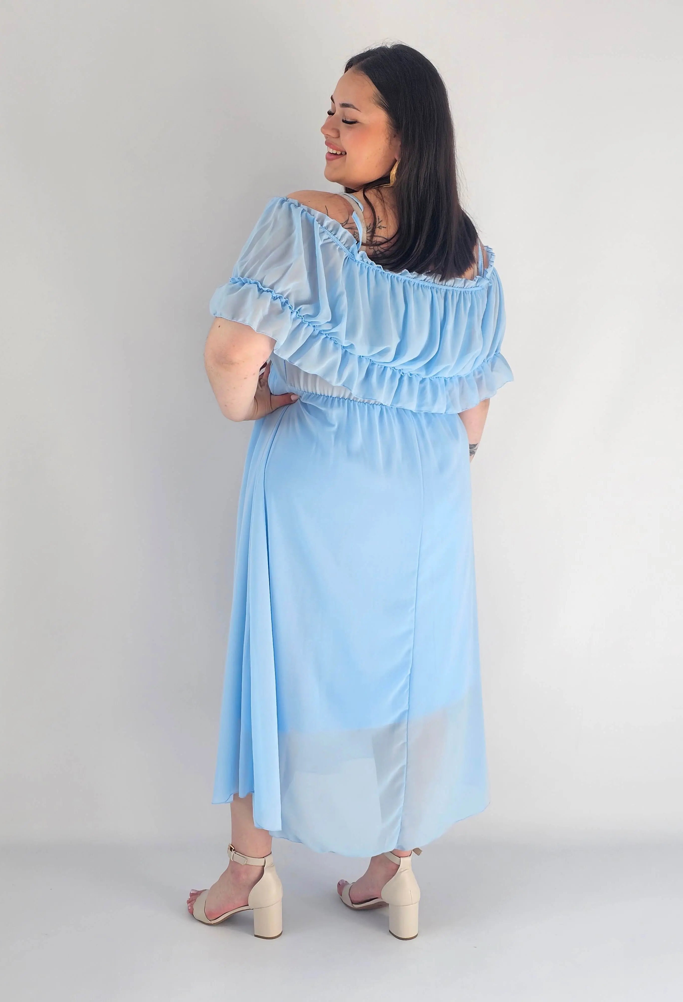 Sukienka plus size midi z falbaną i ramiączkami Stylowa XL