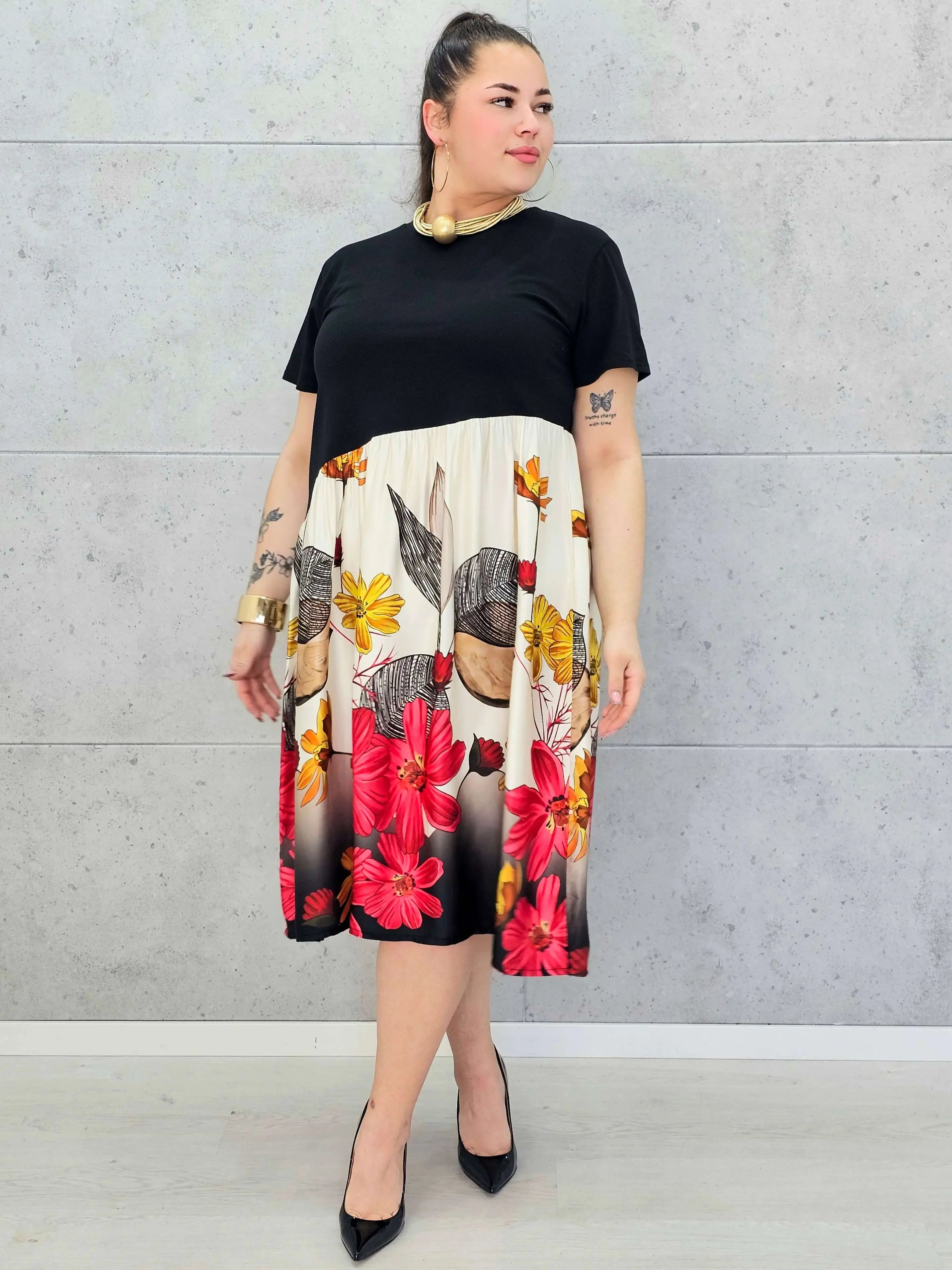 Sukienka plus size midi z kwiatowym dołem – elegancja dla kobiet XXL Stylowa XL