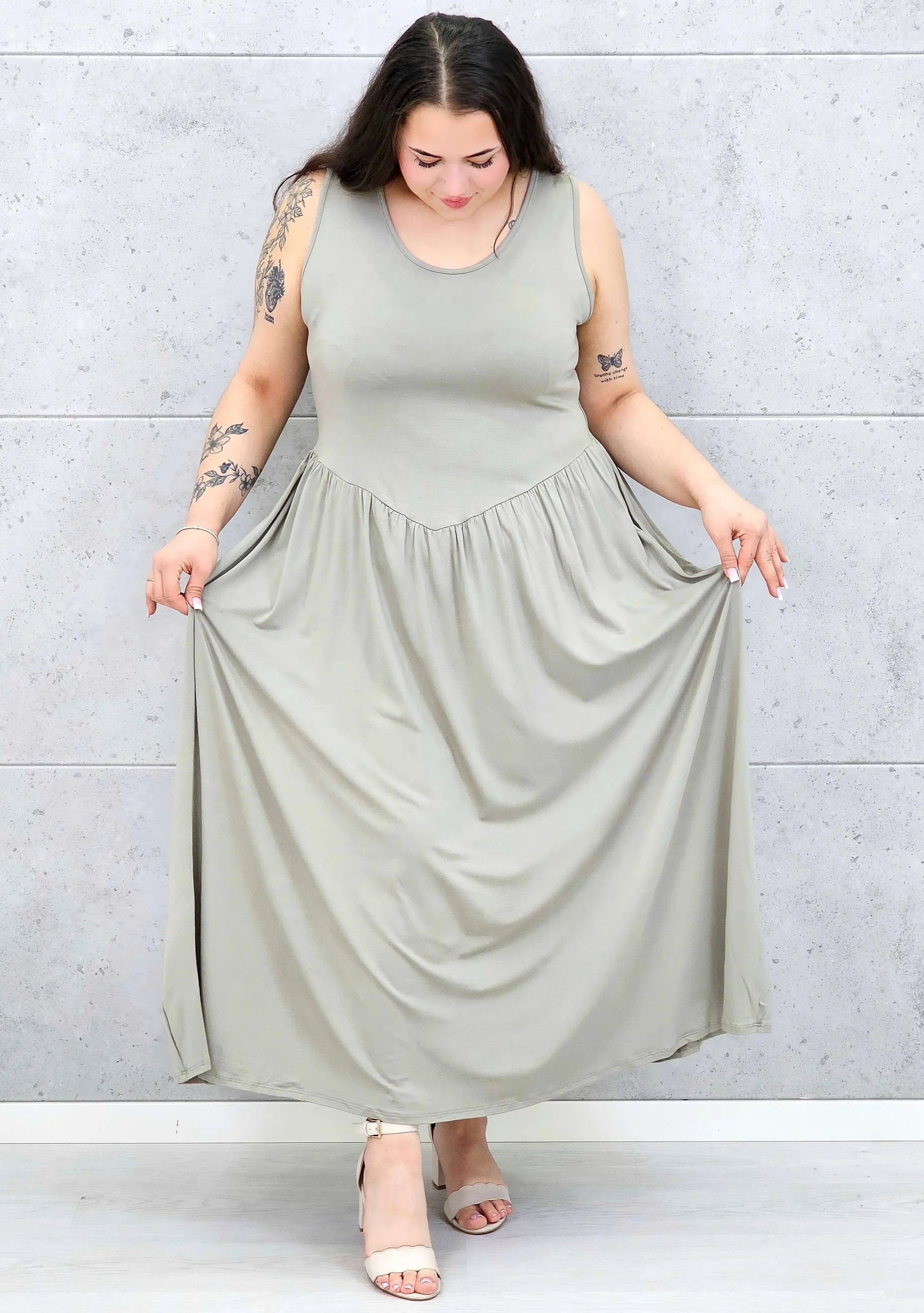 Sukienka plus size o kobiecym fasonie i swobodnym kroju Stylowa XL
