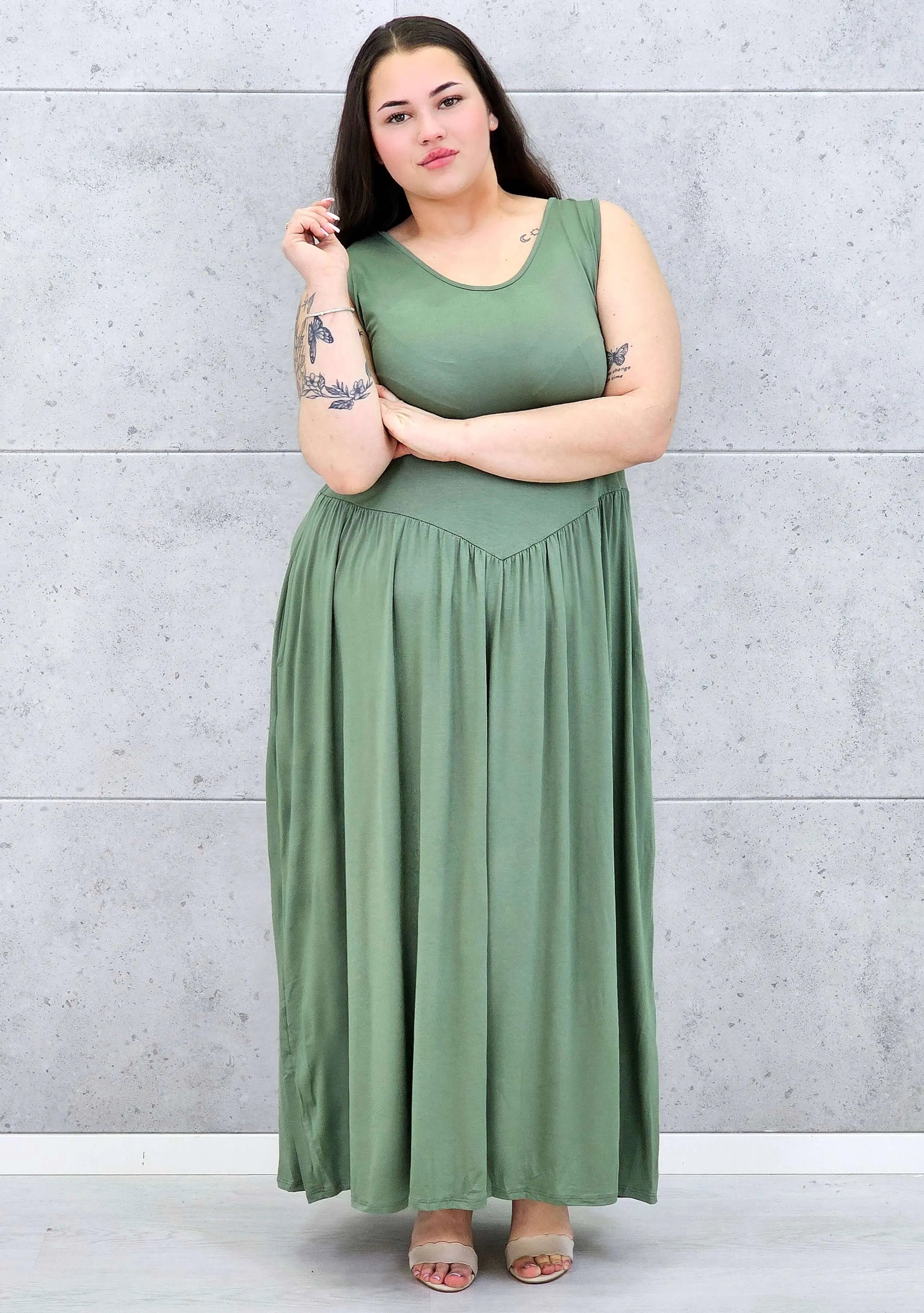 Sukienka plus size o kobiecym fasonie i swobodnym kroju Stylowa XL