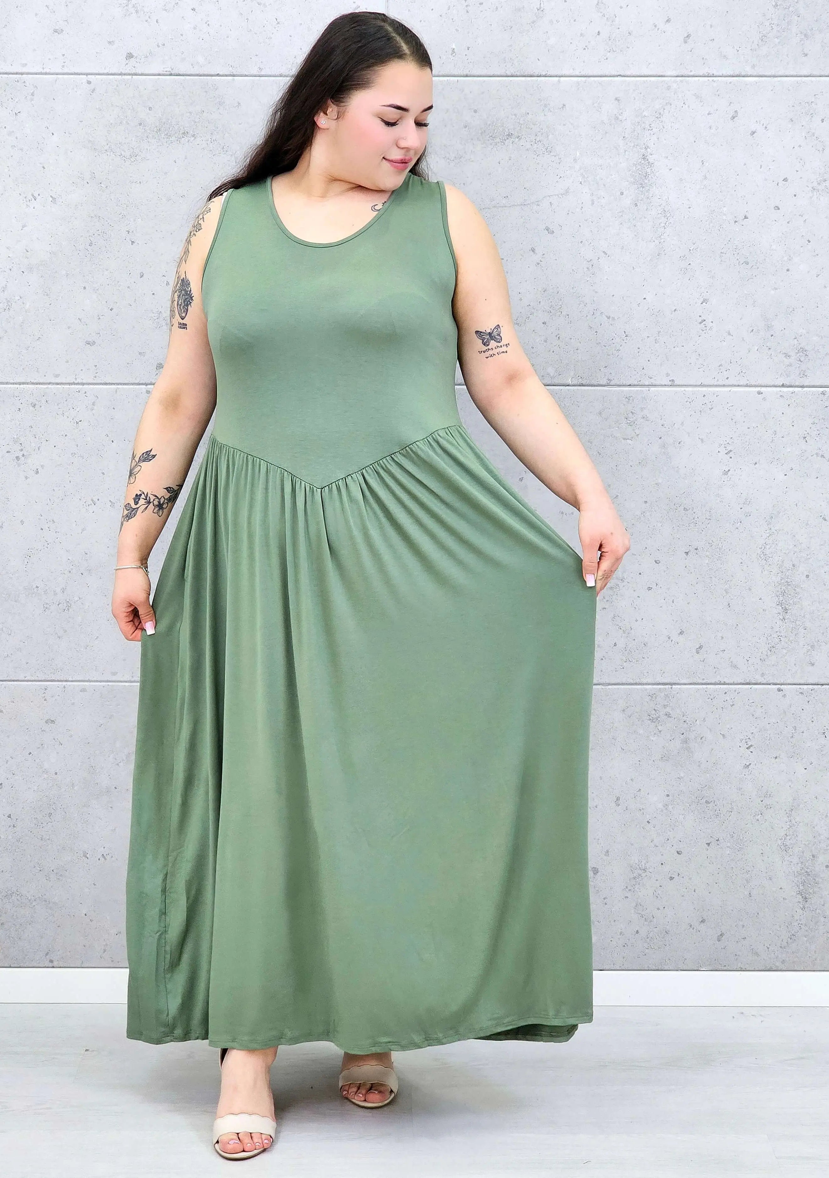 Sukienka plus size o kobiecym fasonie i swobodnym kroju Stylowa XL