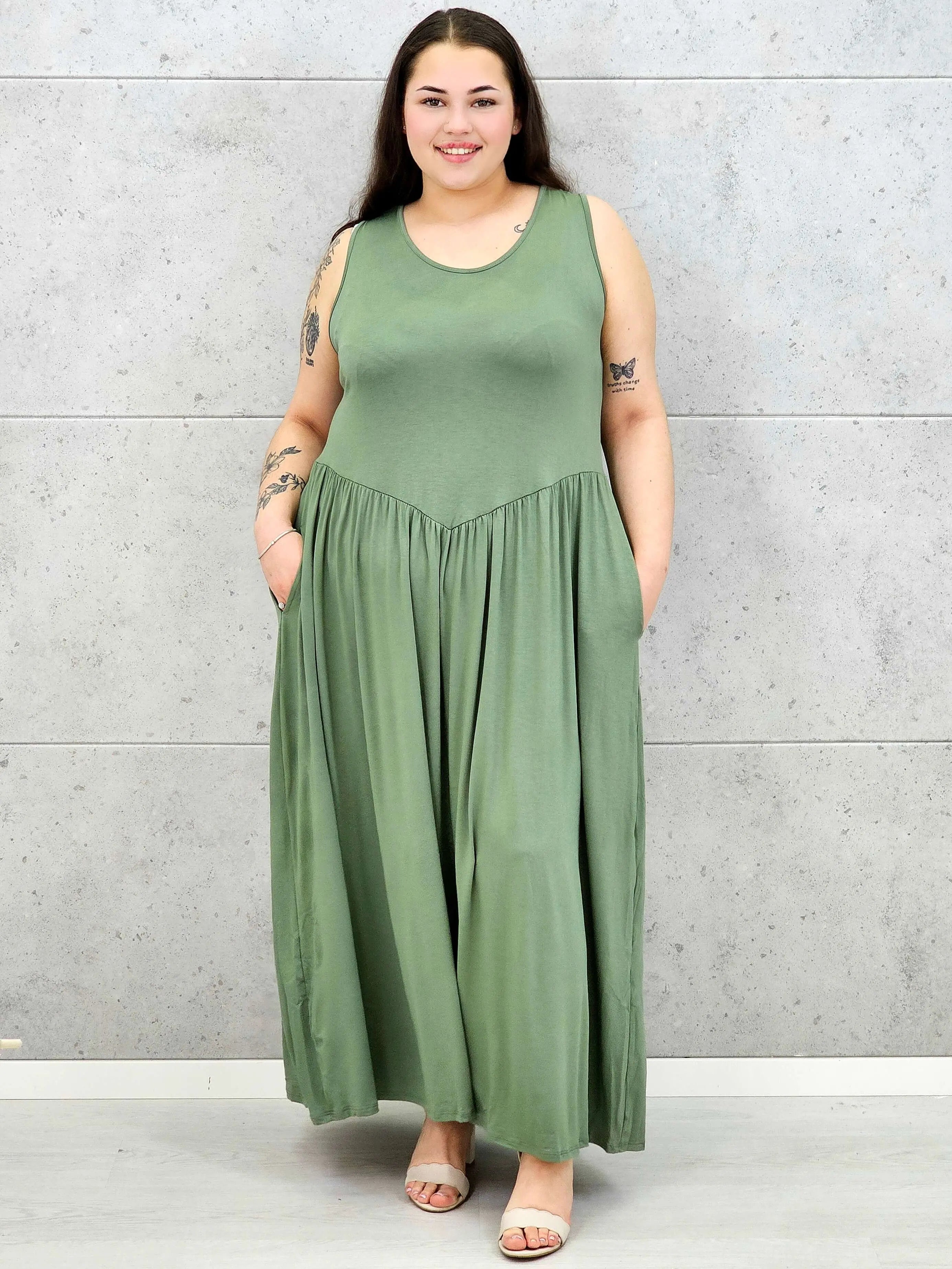 Sukienka plus size o kobiecym fasonie i swobodnym kroju Stylowa XL