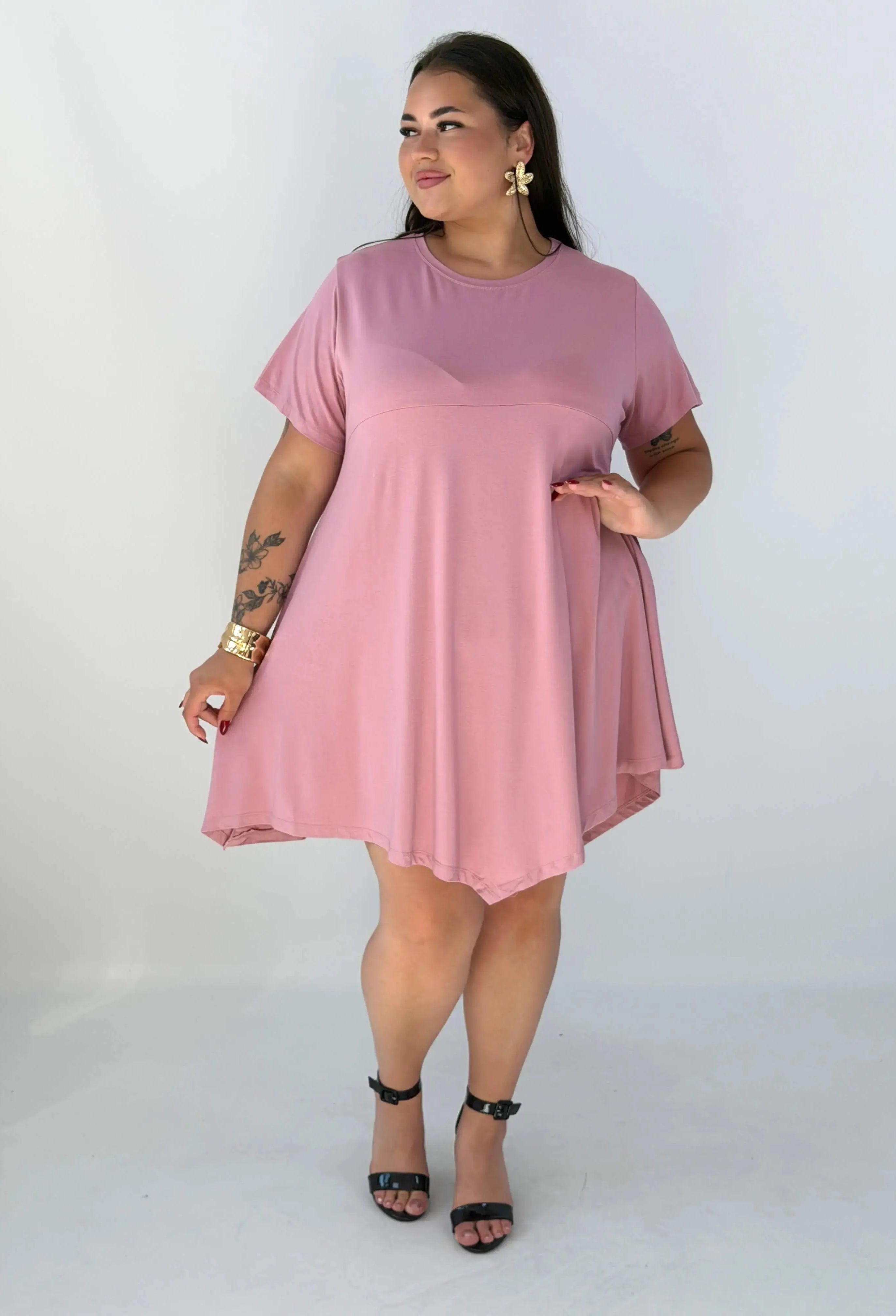Sukienka plus size o luźnym kroju z asymetrycznym wykończeniem Stylowa XL