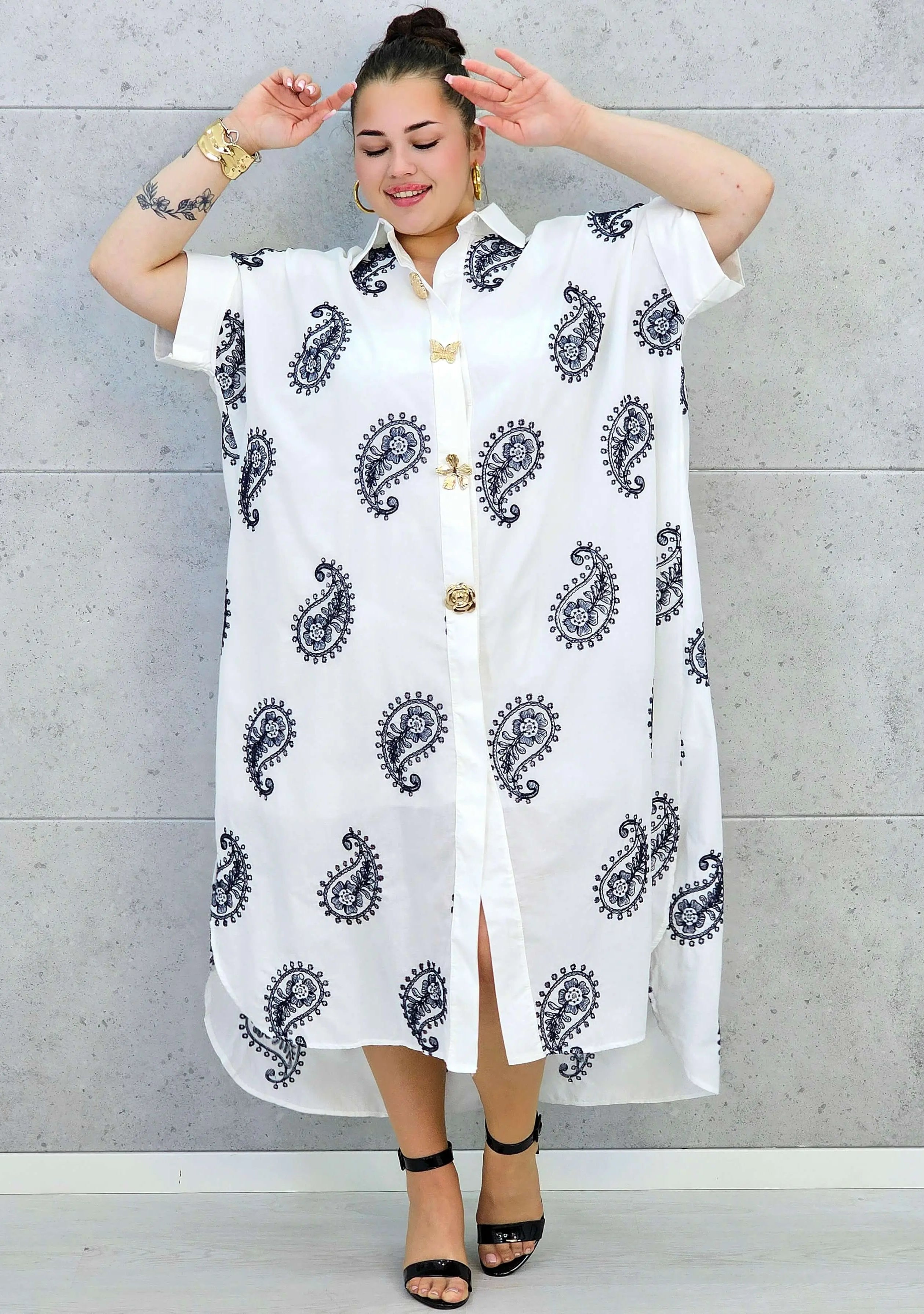 Sukienka plus size o luźnym kroju z dekoltem w literę V i paskiem w talii Stylowa XL