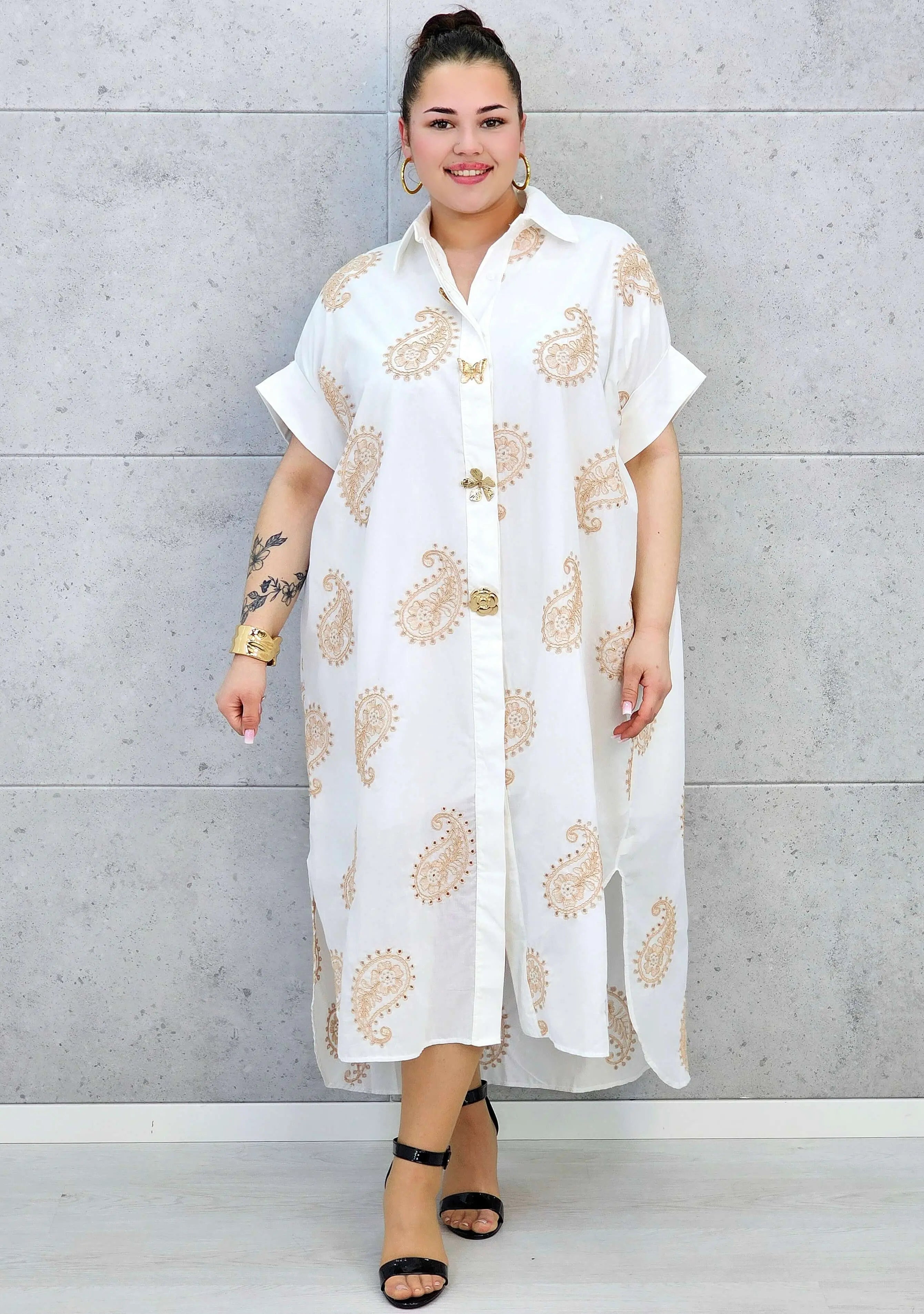 Sukienka plus size o luźnym kroju z dekoltem w literę V i paskiem w talii Stylowa XL