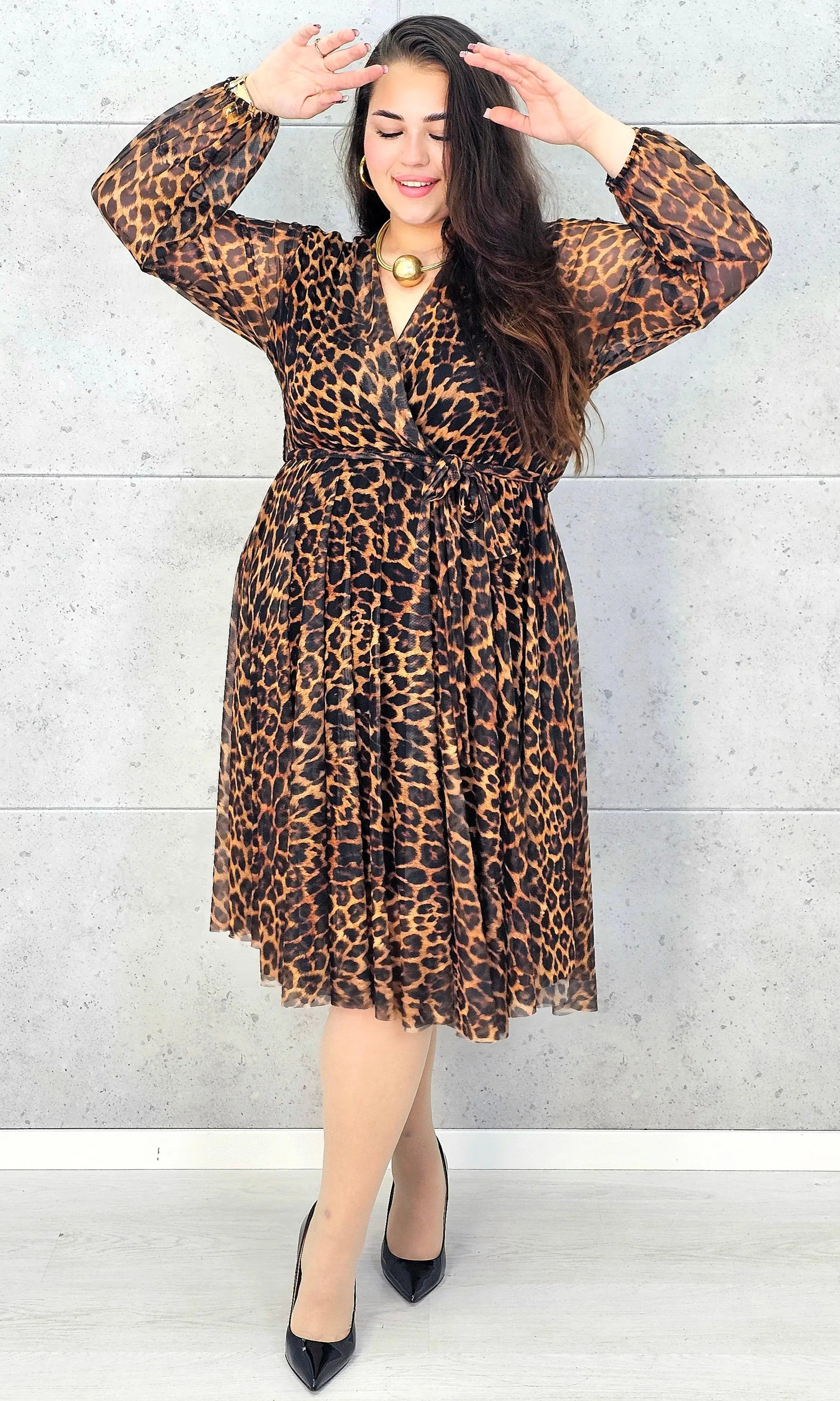 Sukienka plus size panterka kopertowa – elegancka sukienka XXL o kobiecym kroju Stylowa XL