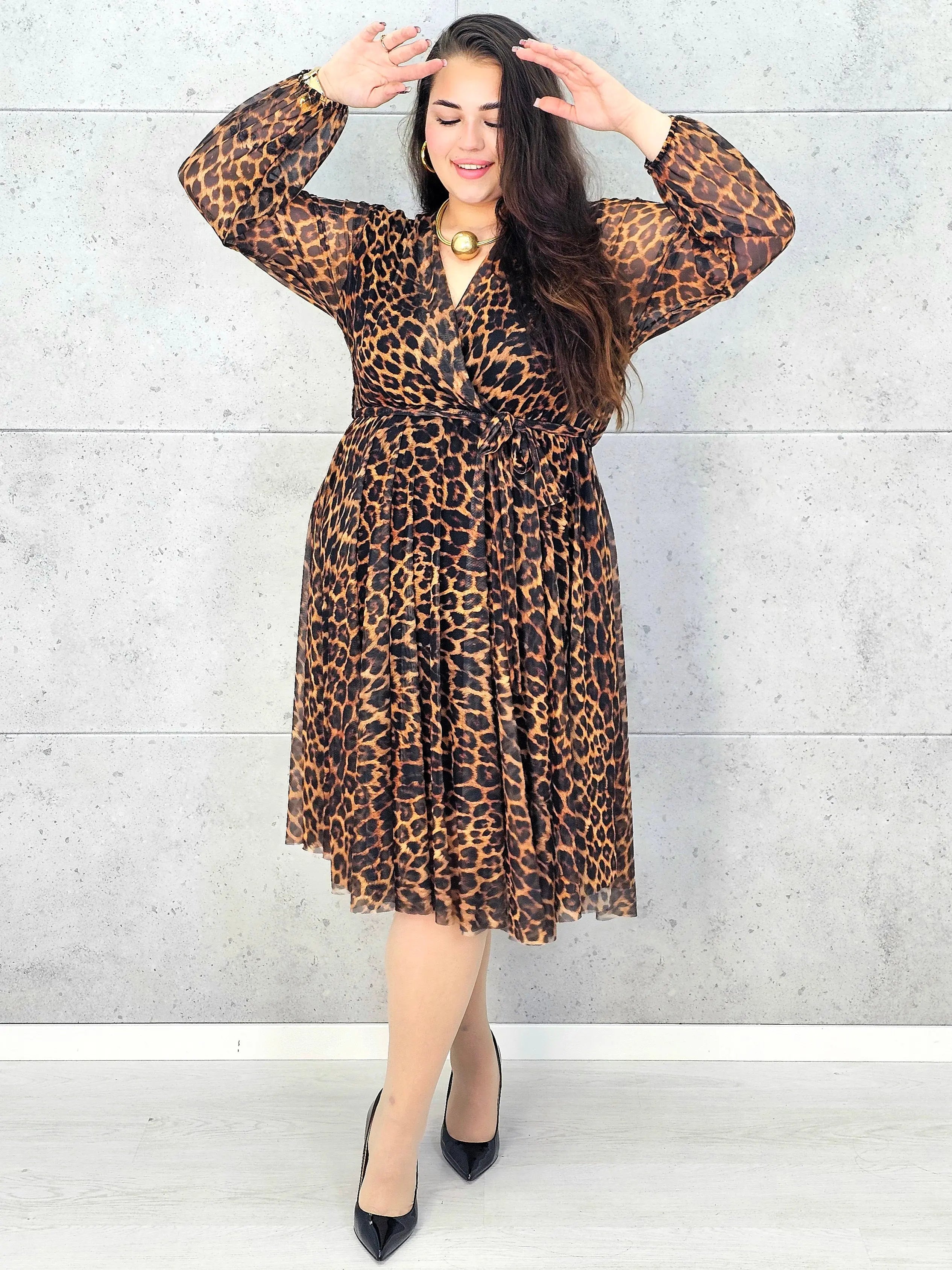 Sukienka plus size panterka kopertowa – elegancka sukienka XXL o kobiecym kroju Stylowa XL