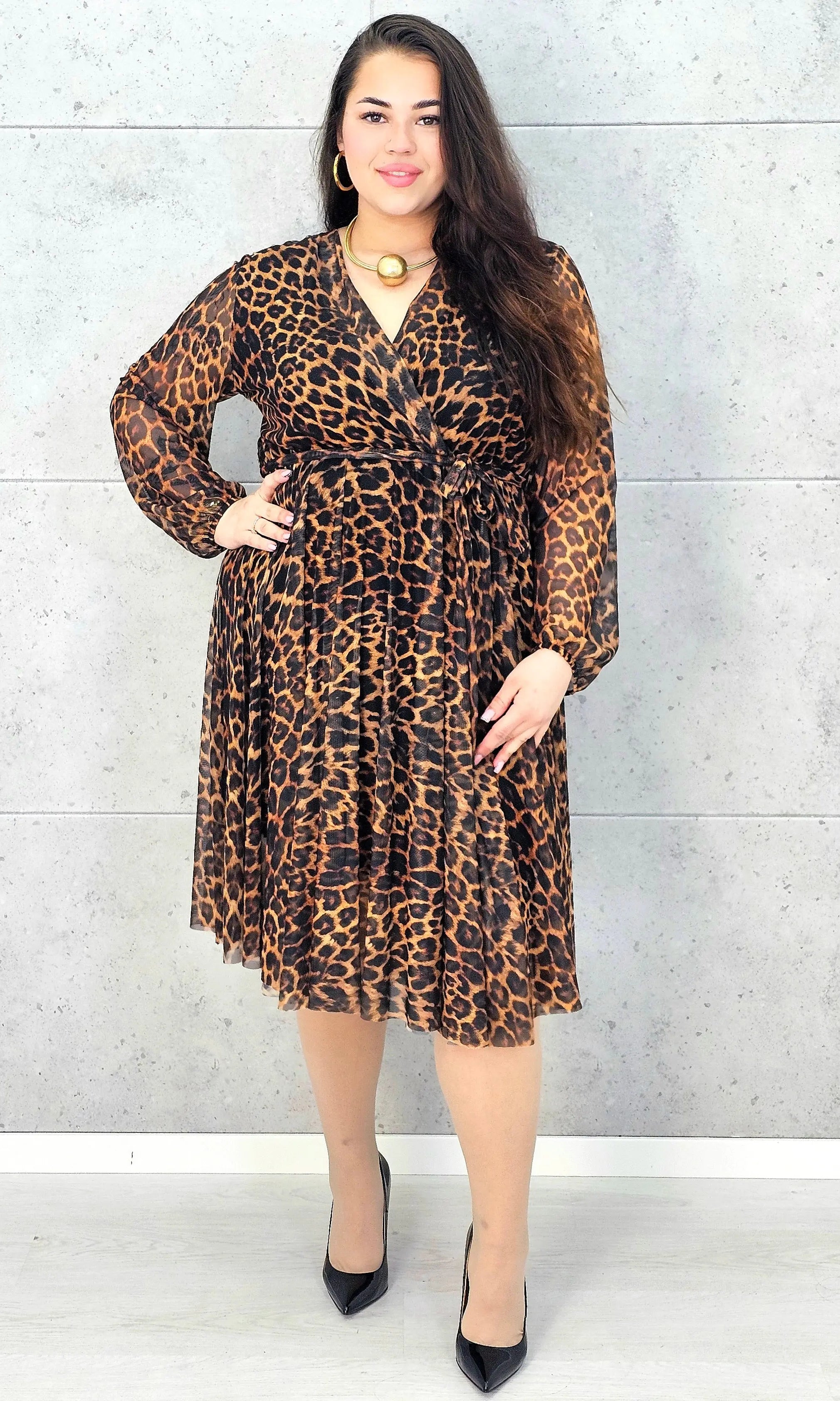 Sukienka plus size panterka kopertowa – elegancka sukienka XXL o kobiecym kroju Stylowa XL