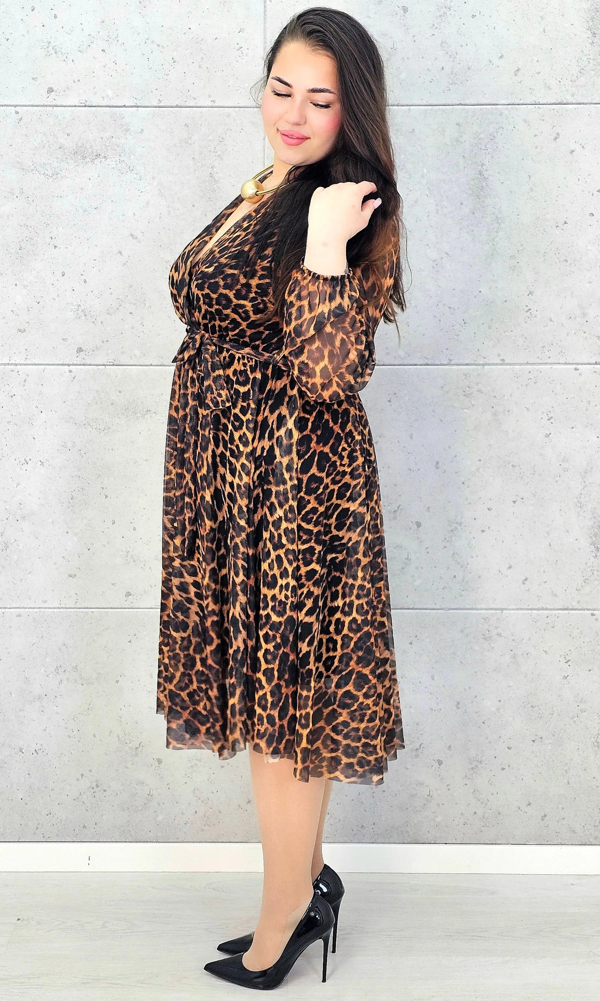Sukienka plus size panterka kopertowa – elegancka sukienka XXL o kobiecym kroju Stylowa XL
