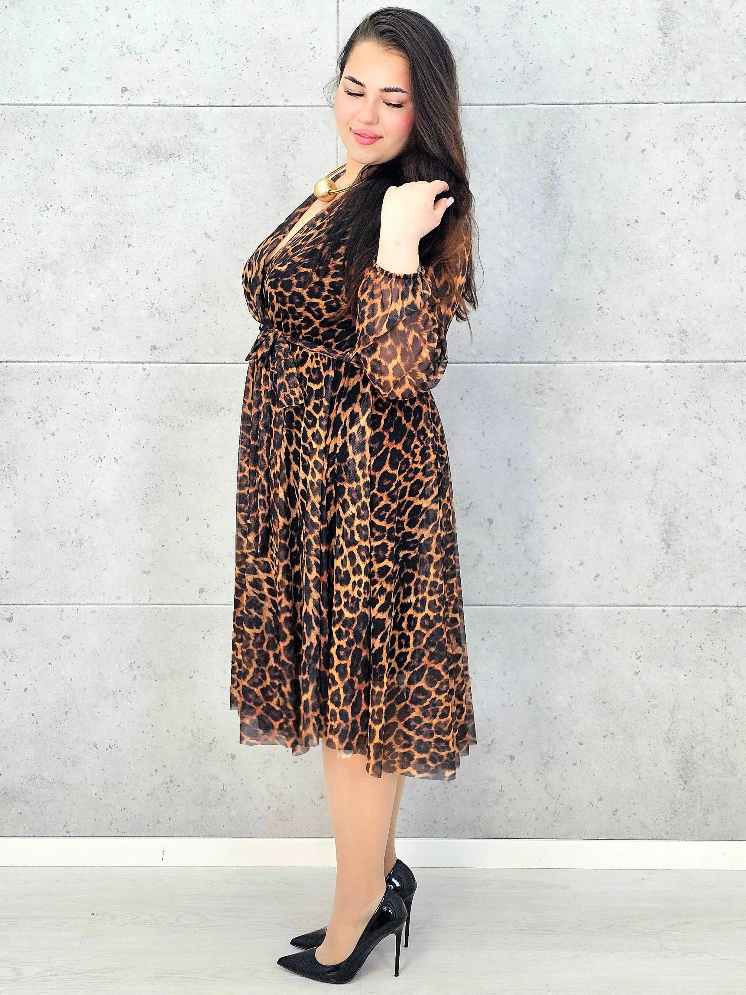 Sukienka plus size panterka kopertowa – elegancka sukienka XXL o kobiecym kroju Stylowa XL