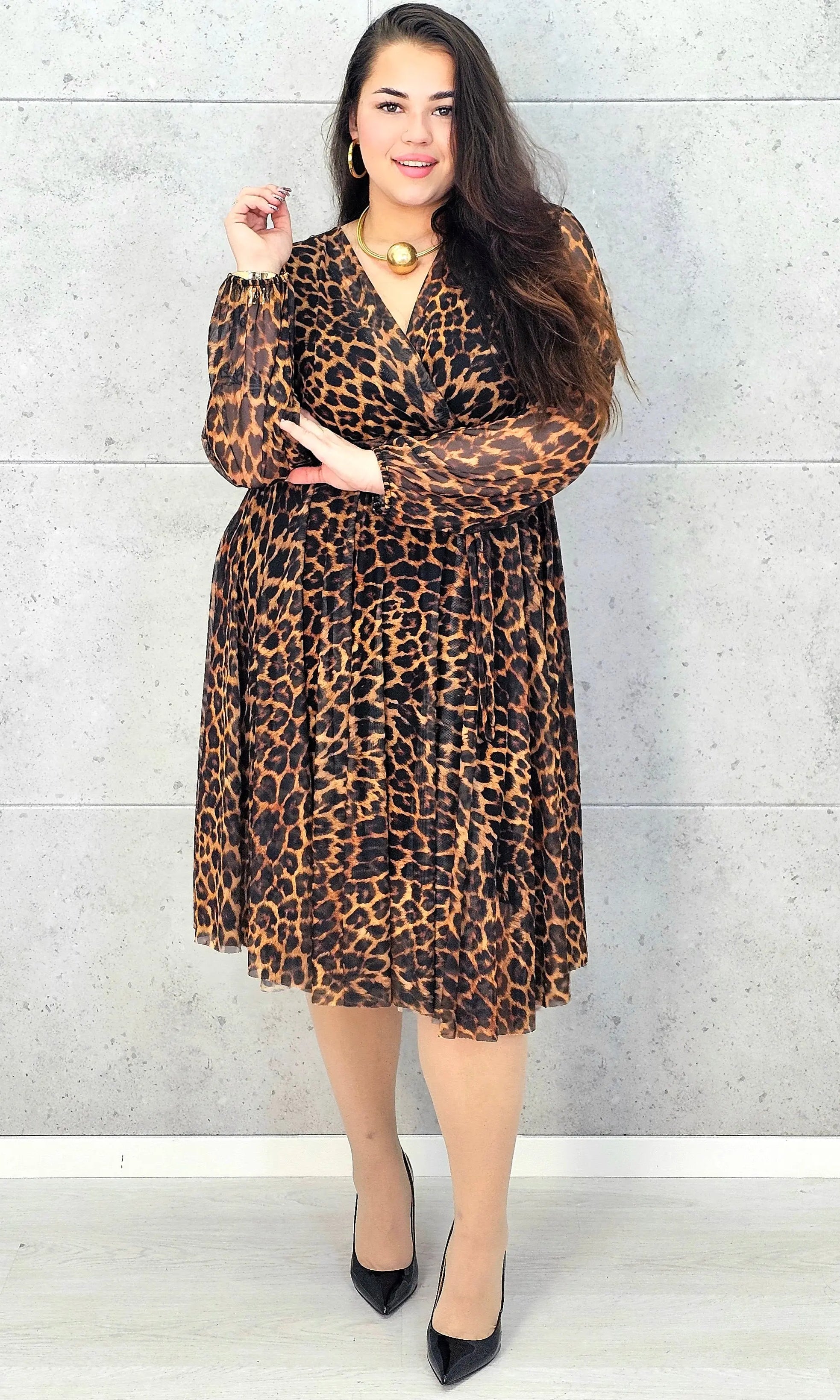 Sukienka plus size panterka kopertowa – elegancka sukienka XXL o kobiecym kroju Stylowa XL