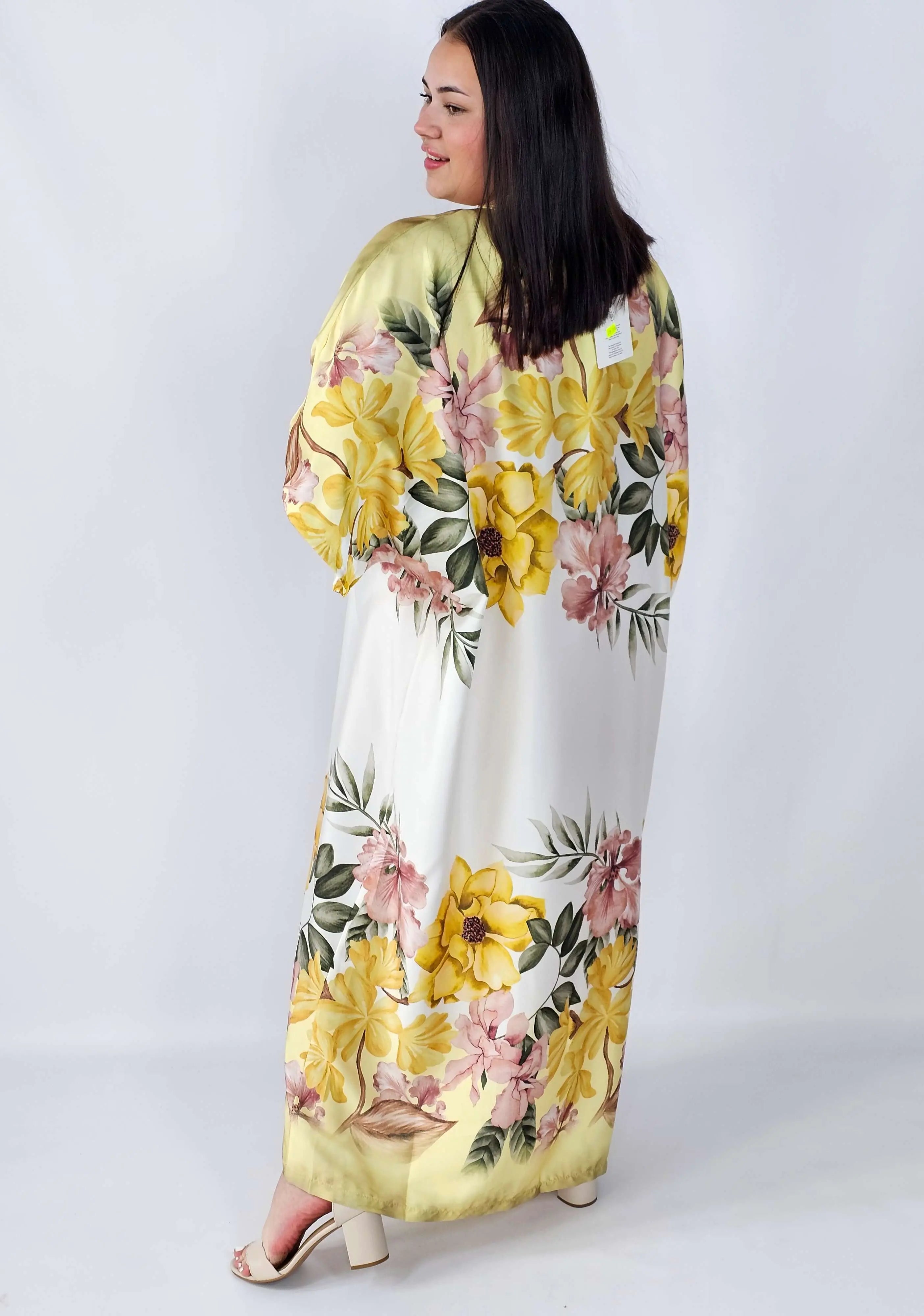 Sukienka plus size satynowa – elegancka sukienka XXL z połyskiem Stylowa XL