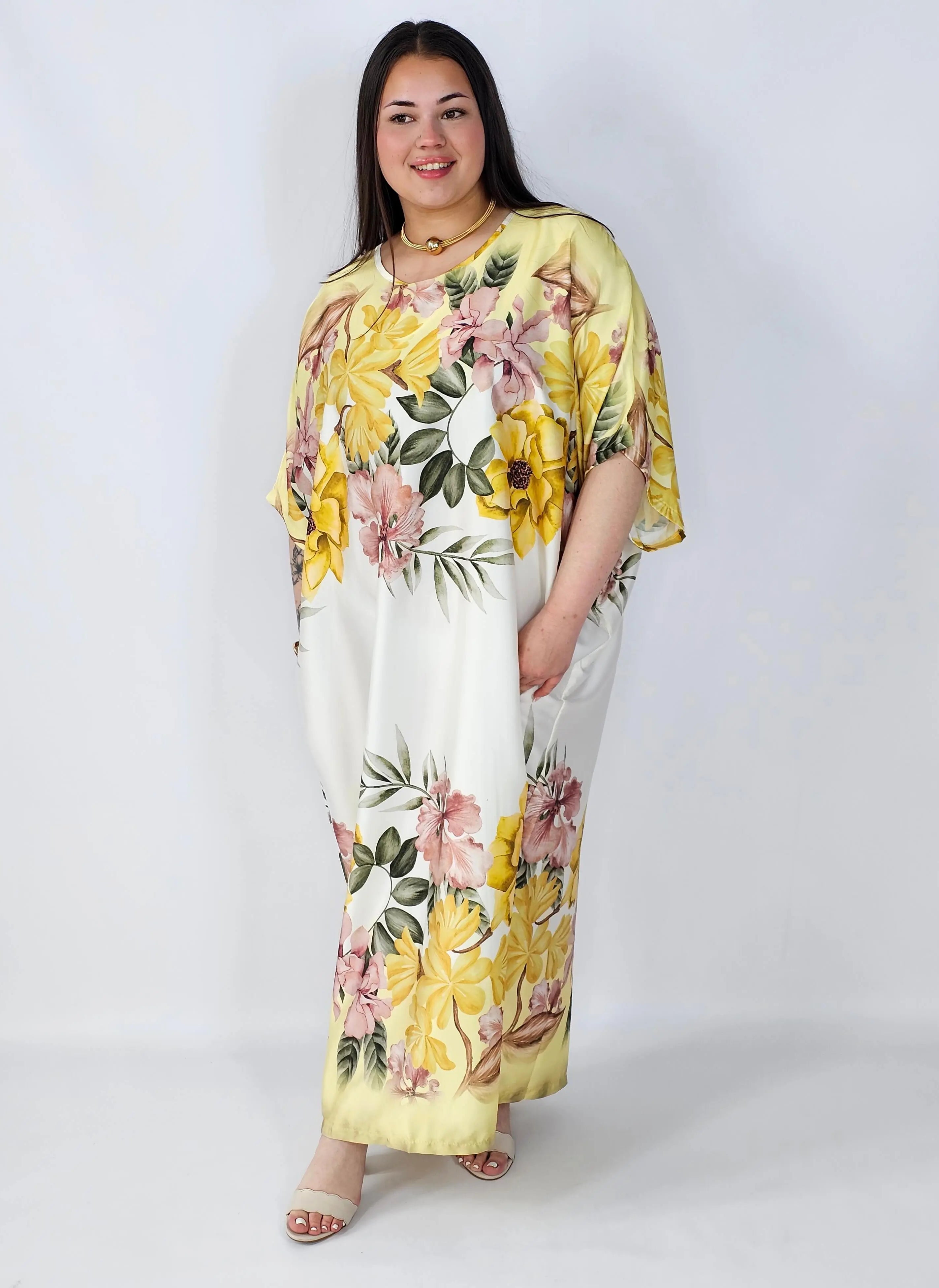 Sukienka plus size satynowa – elegancka sukienka XXL z połyskiem Stylowa XL