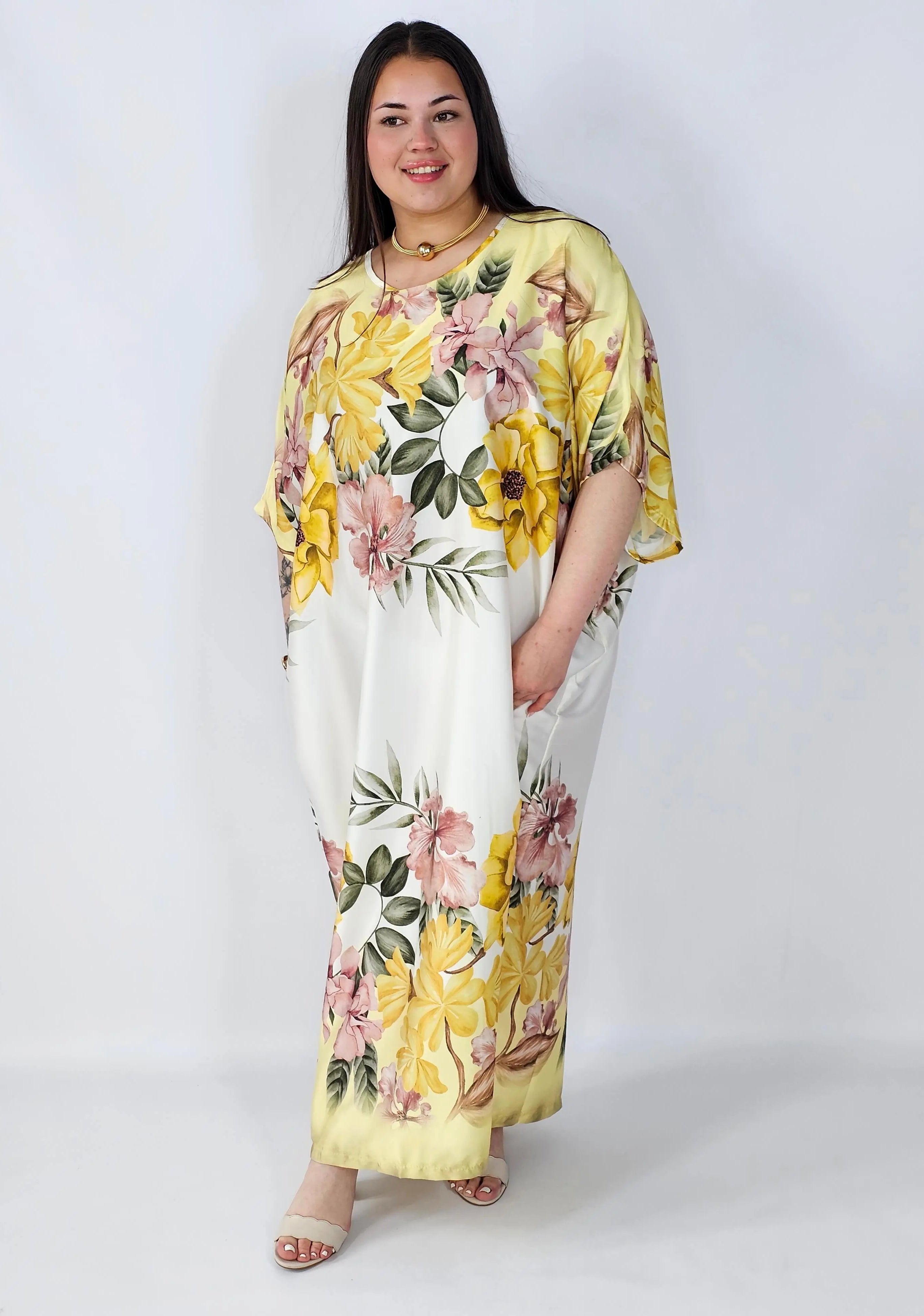 Sukienka plus size satynowa – elegancka sukienka XXL z połyskiem Stylowa XL