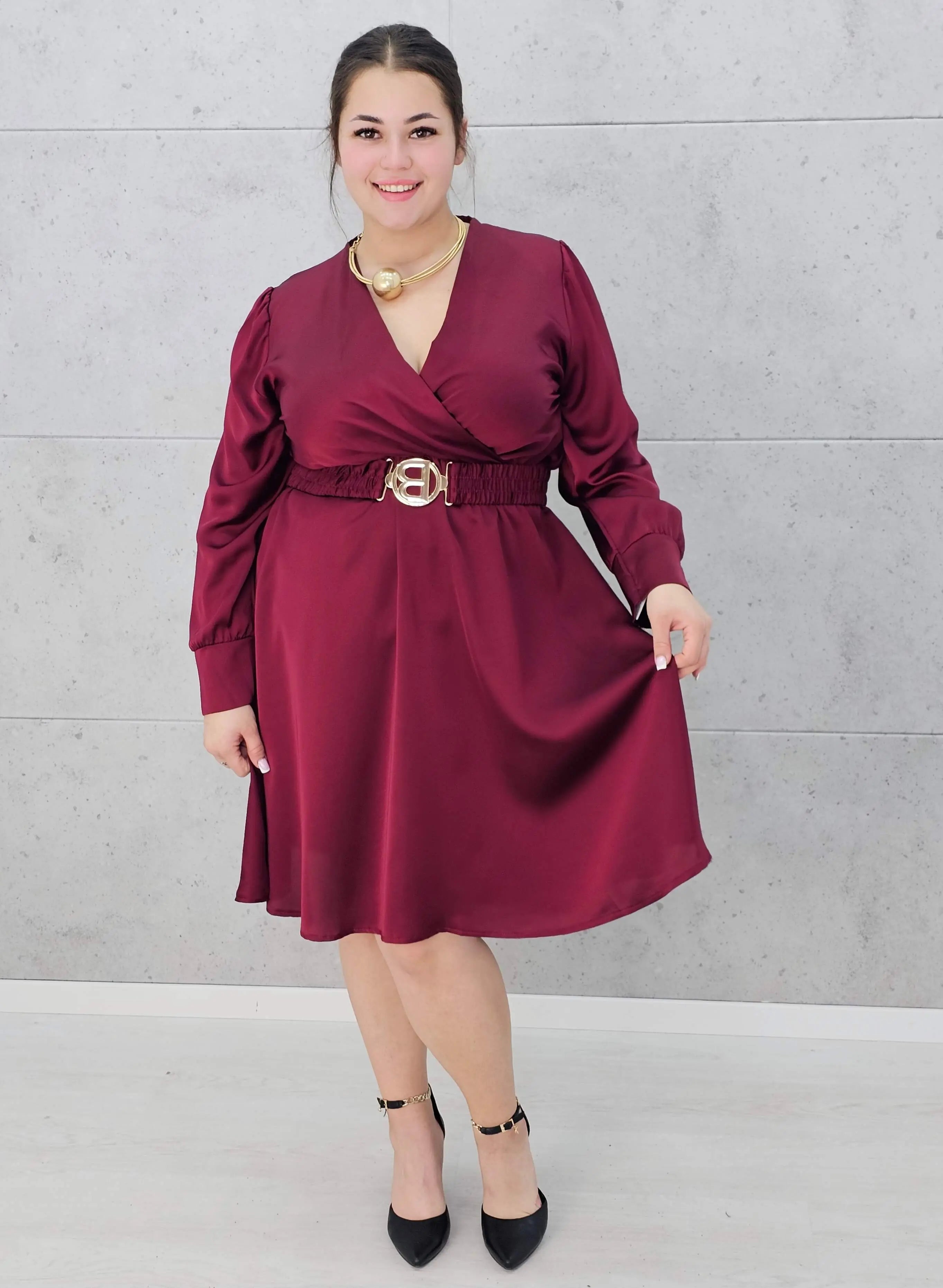 Sukienka plus size satynowa z paskiem – elegancja i pewność siebie na każdą okazję Stylowa XL