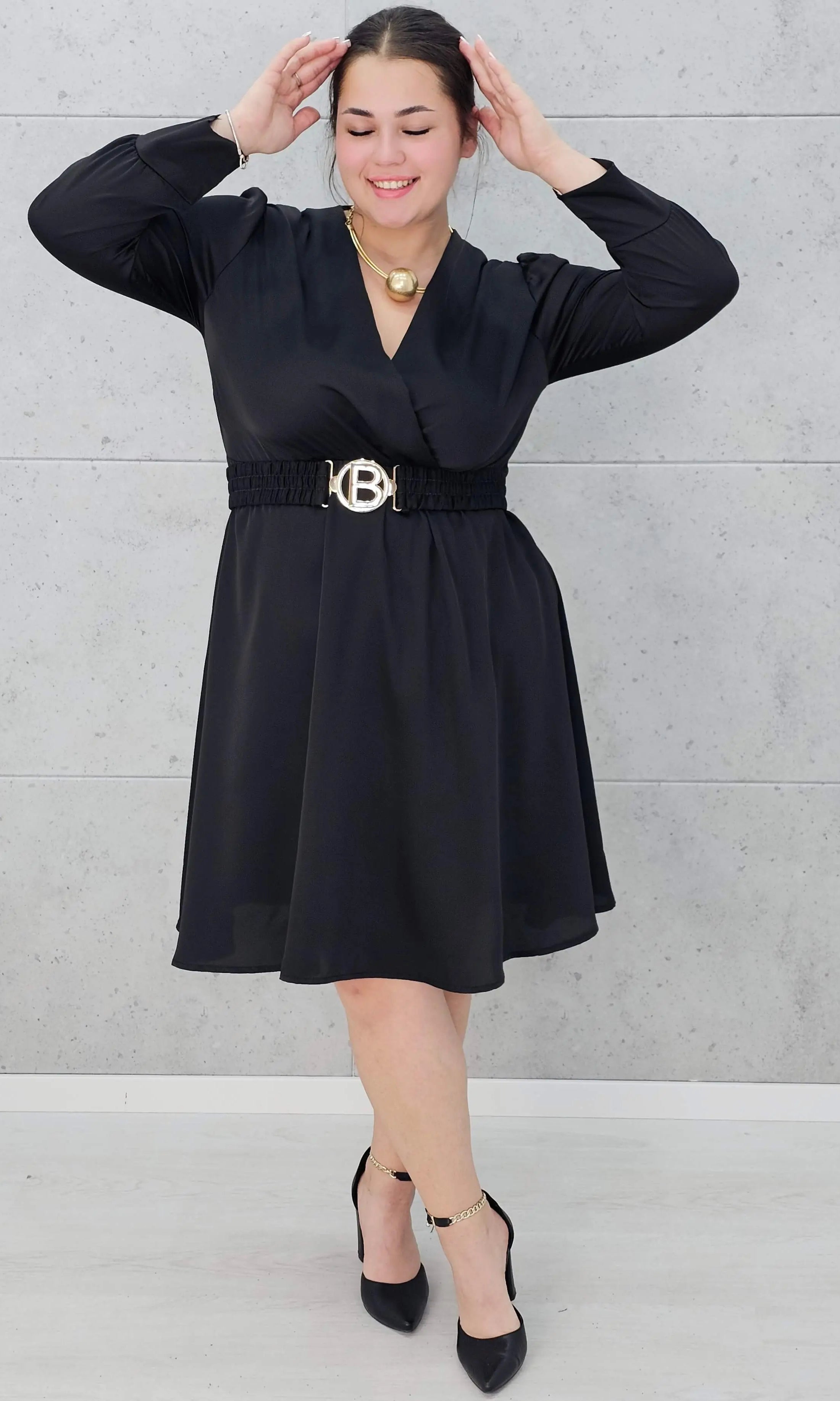 Sukienka plus size satynowa z paskiem – elegancja i pewność siebie na każdą okazję Stylowa XL