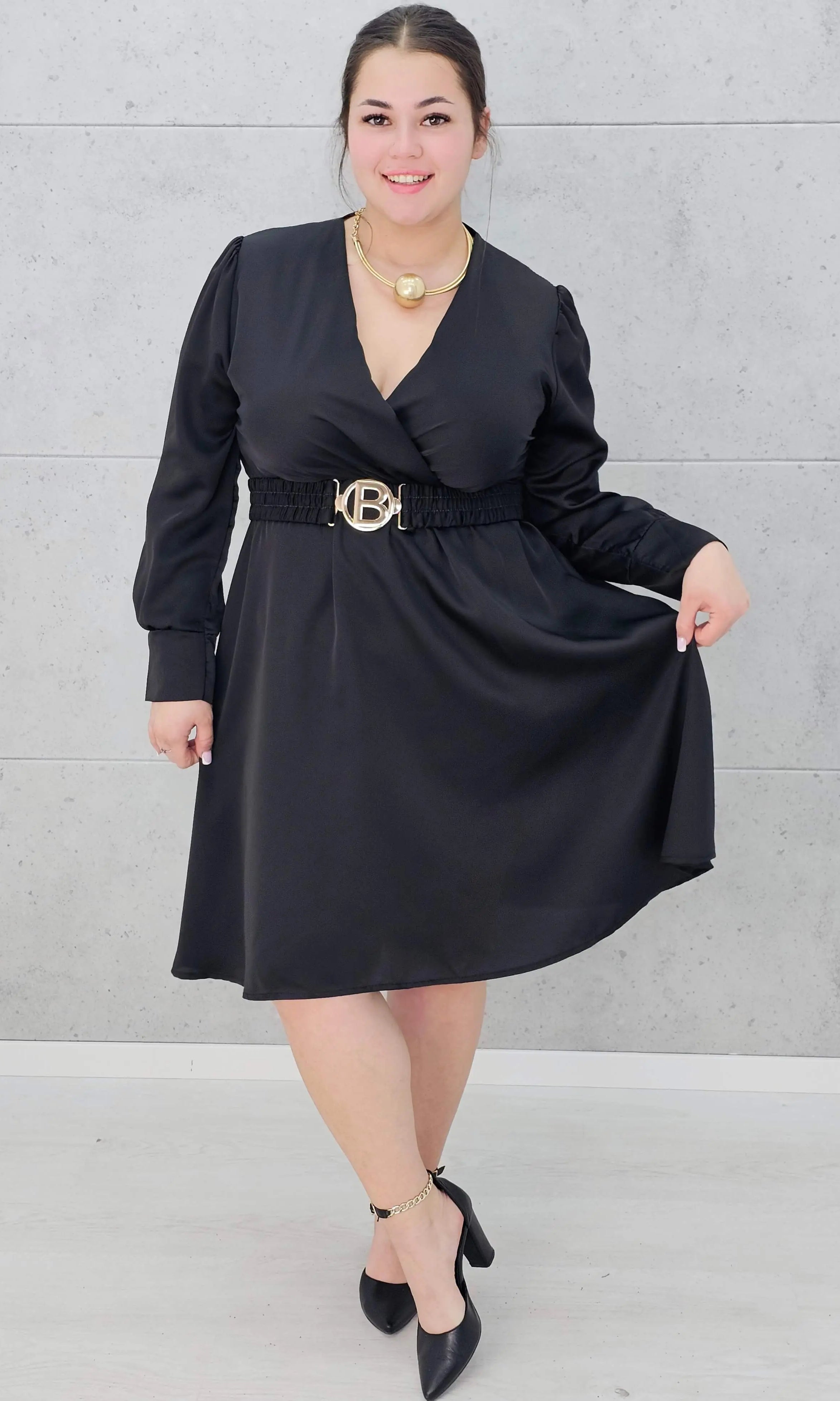 Sukienka plus size satynowa z paskiem – elegancja i pewność siebie na każdą okazję Stylowa XL
