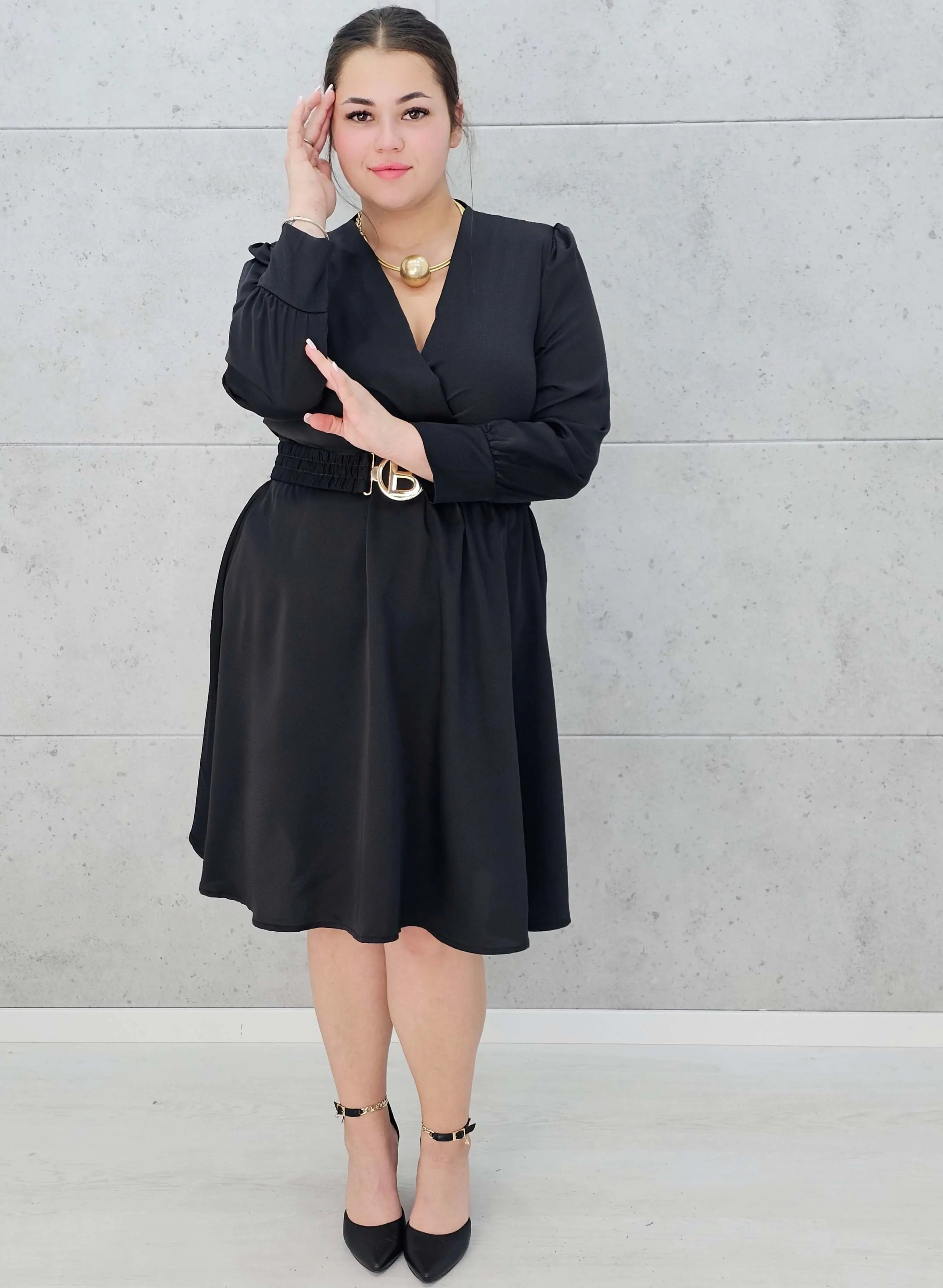 Sukienka plus size satynowa z paskiem – elegancja i pewność siebie na każdą okazję Stylowa XL