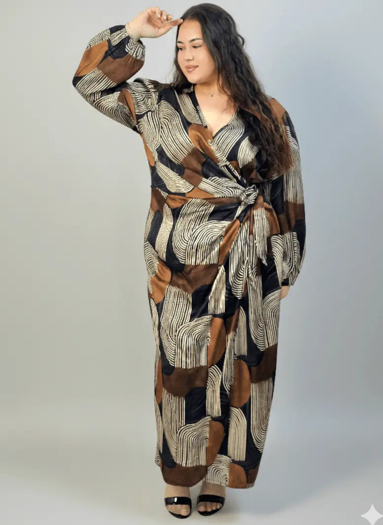 Sukienka plus size szlafrokowa maxi – kopertowy krój i regulacja paskiem Stylowa XL