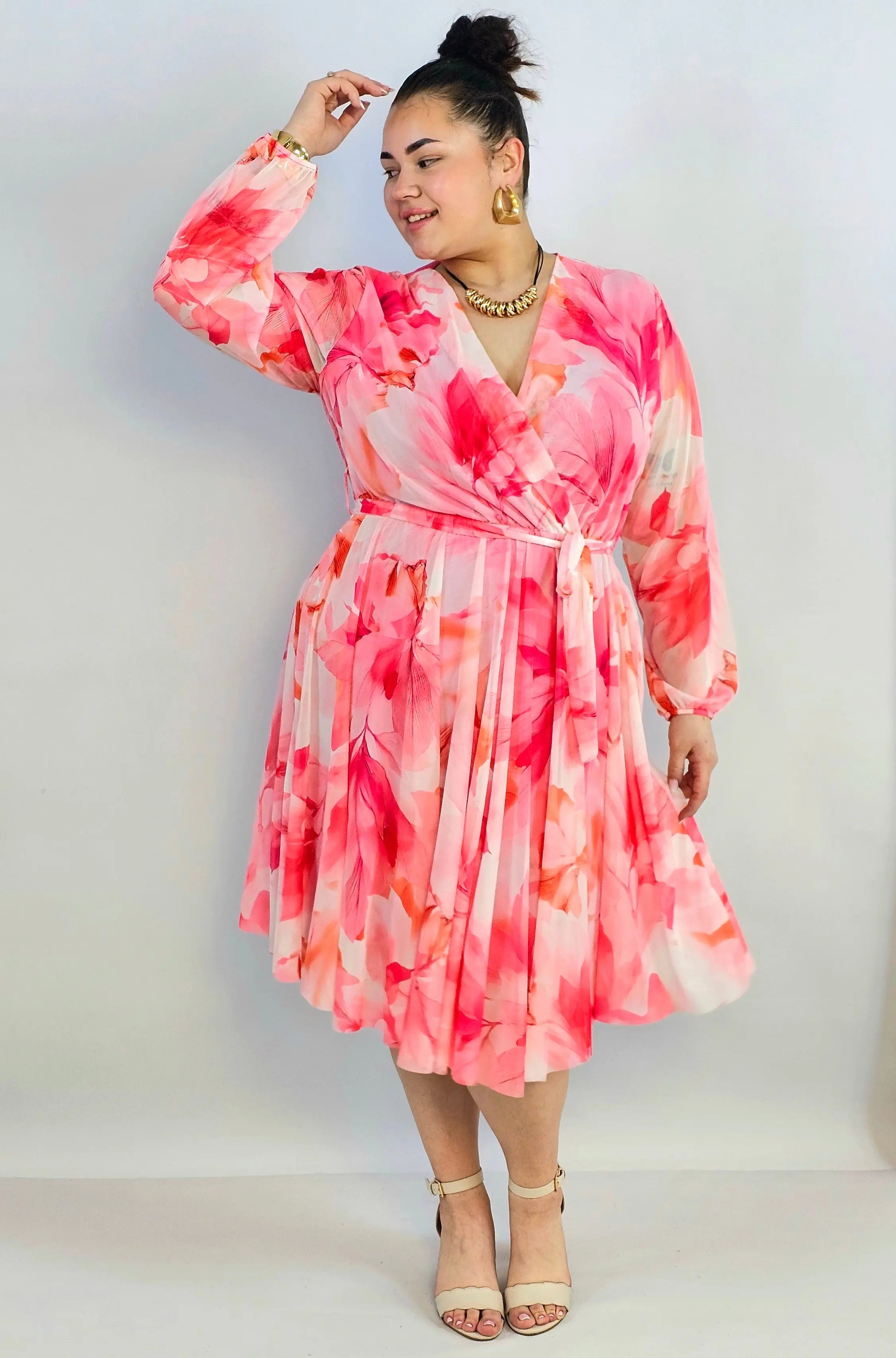 Sukienka plus size szyfonowa kopertowa – zwiewna elegancja i kobiecy fason Stylowa XL