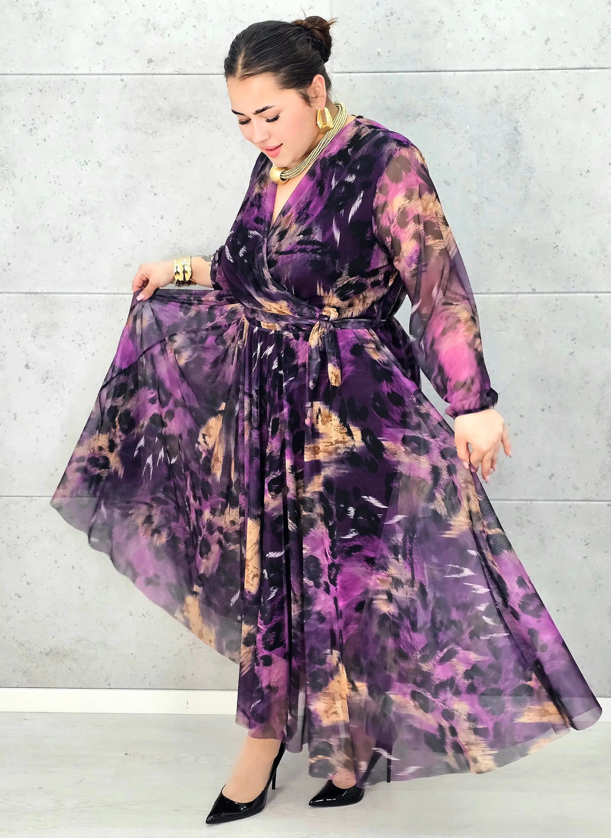 Sukienka plus size szyfonowa midi z kopertowym dekoltem – Stylowa XL Stylowa XL