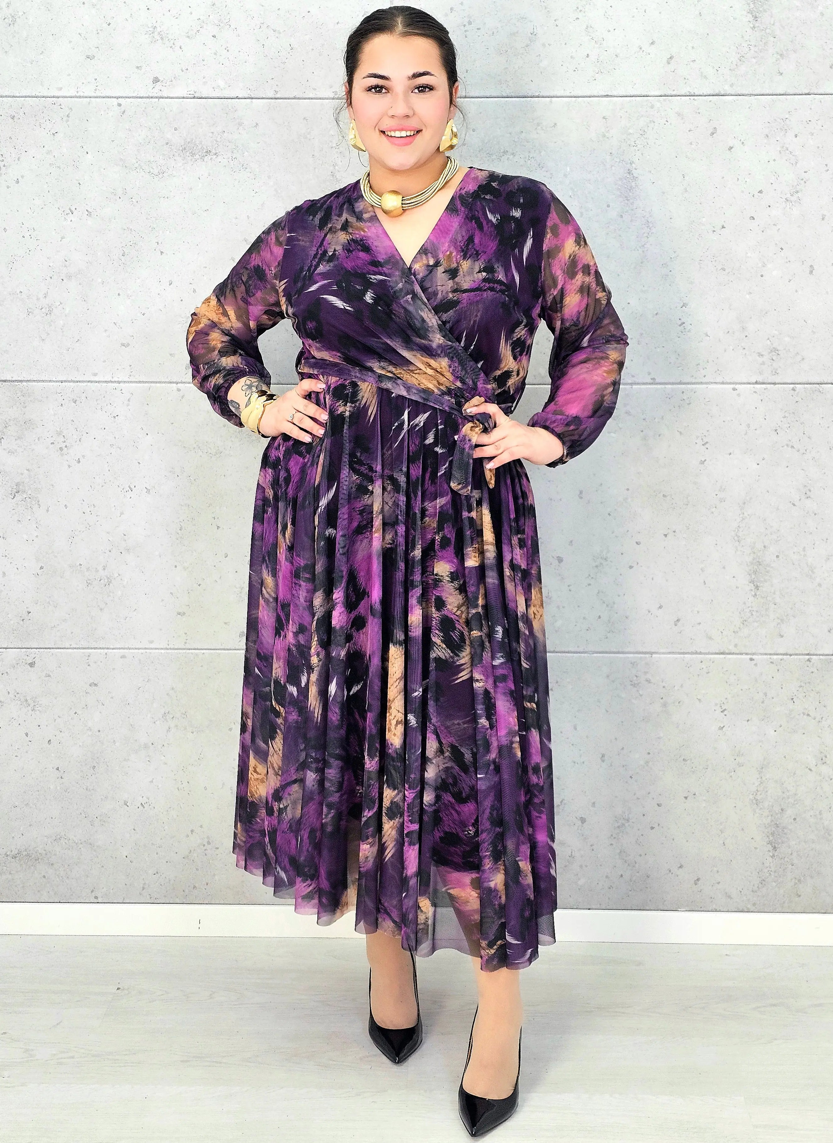 Sukienka plus size szyfonowa midi z kopertowym dekoltem – Stylowa XL Stylowa XL