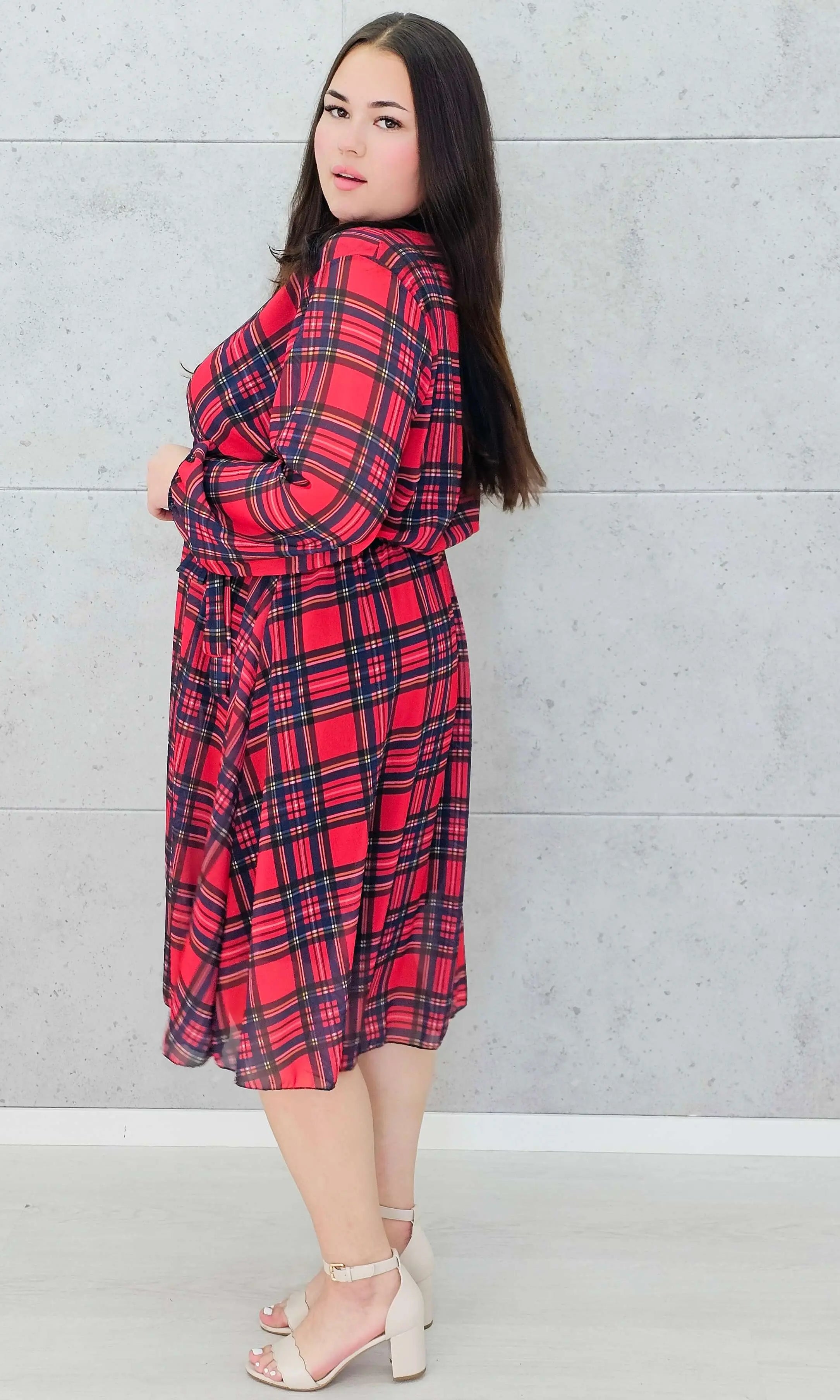 Sukienka plus size w kratę i wiązaniem na boku Stylowa XL